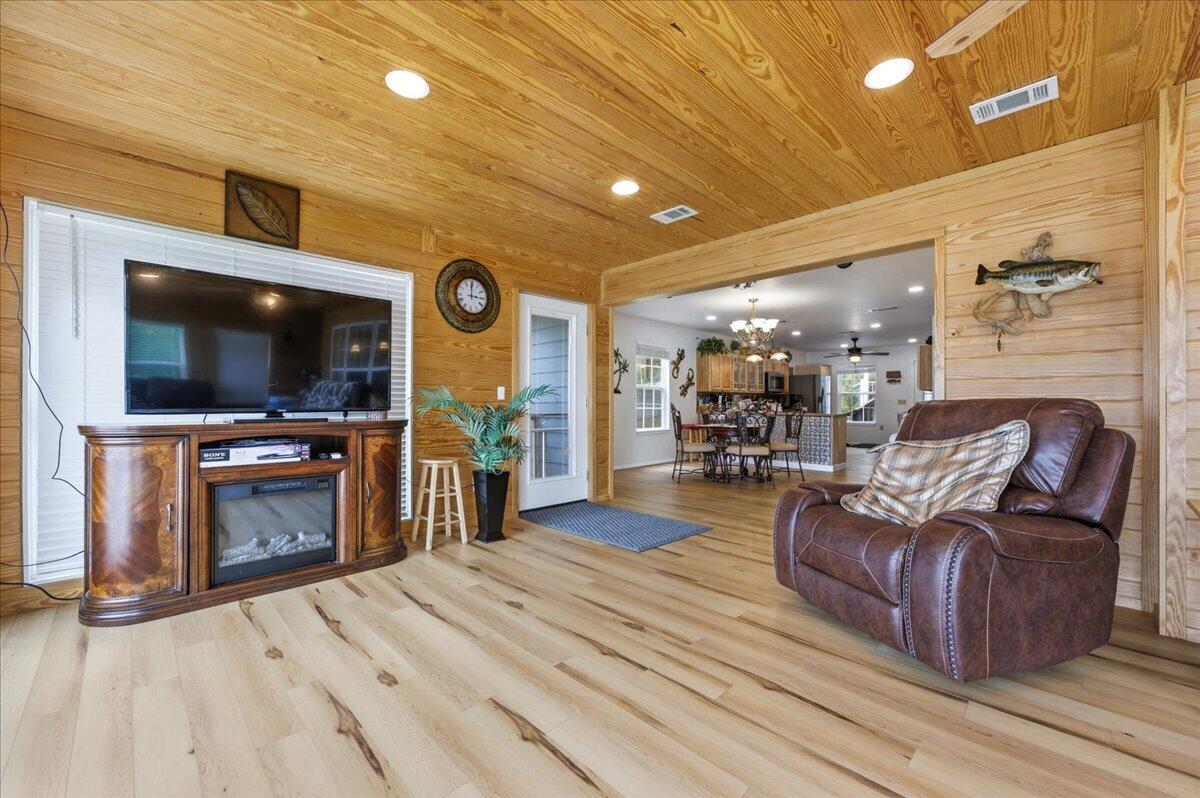 KING LAKE ESTATES - Residential