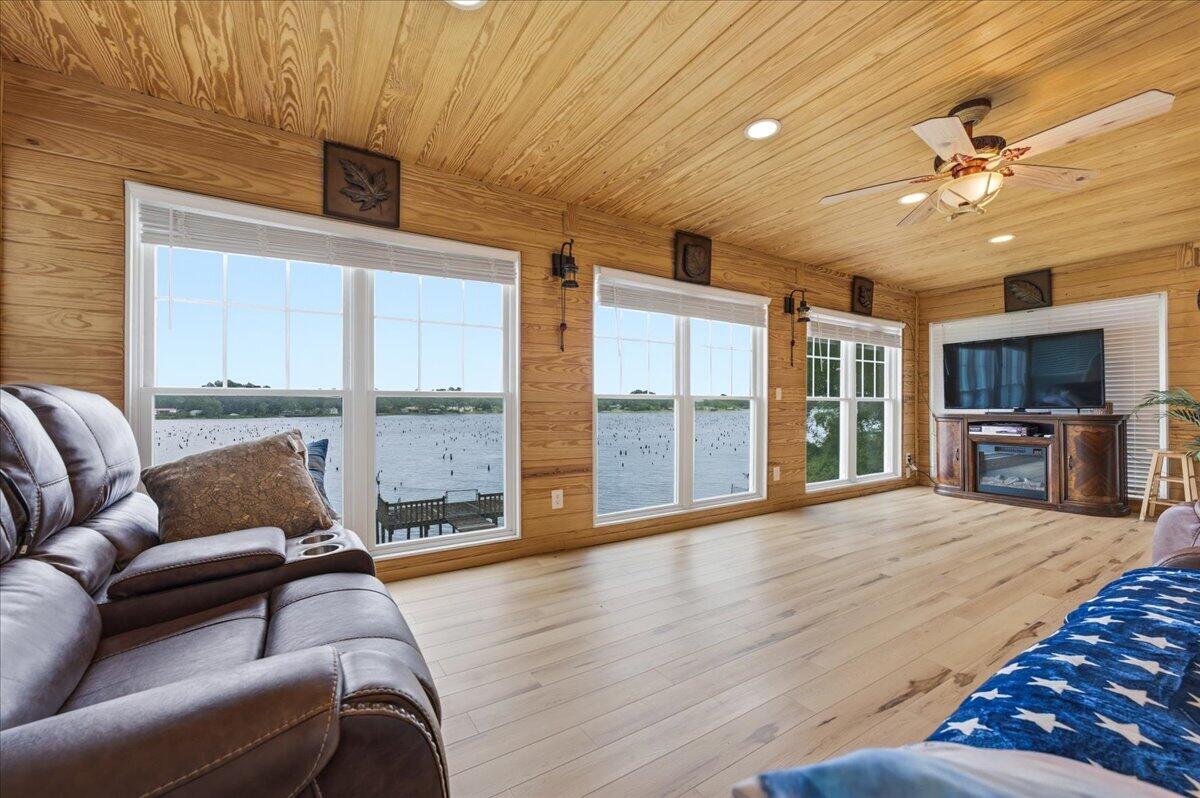 KING LAKE ESTATES - Residential