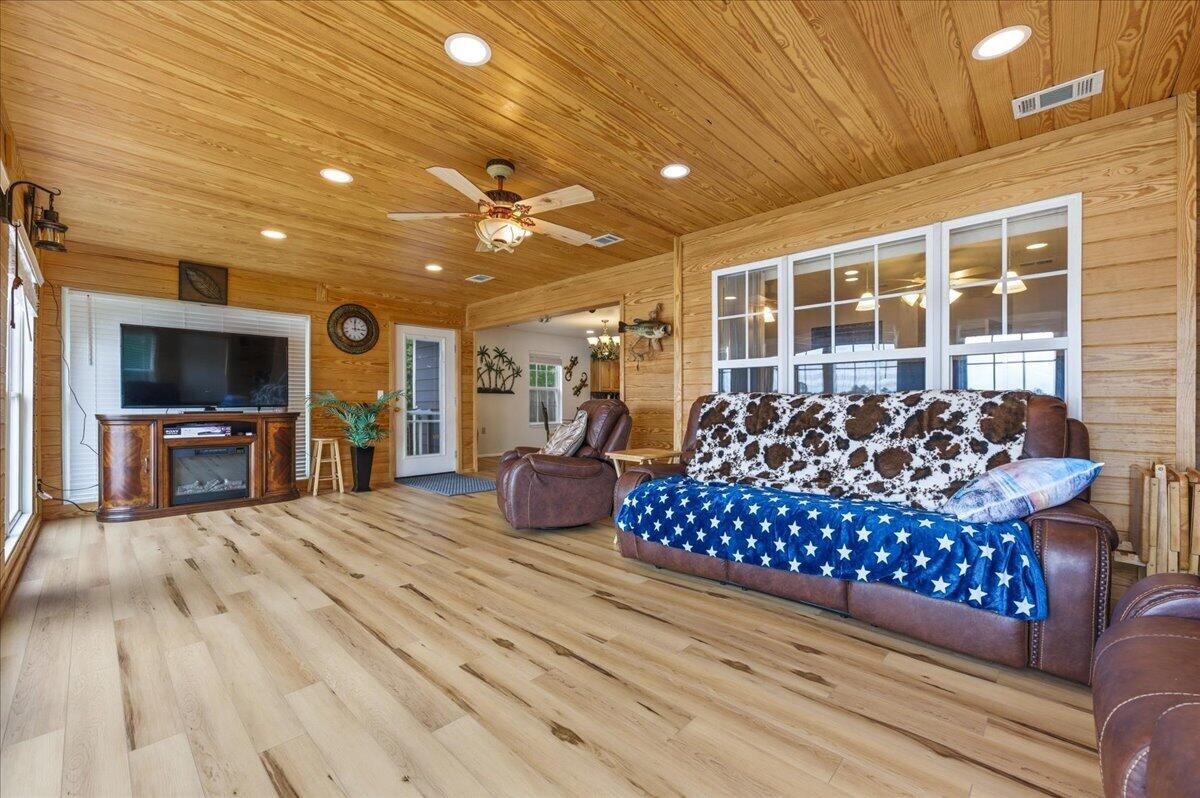 KING LAKE ESTATES - Residential