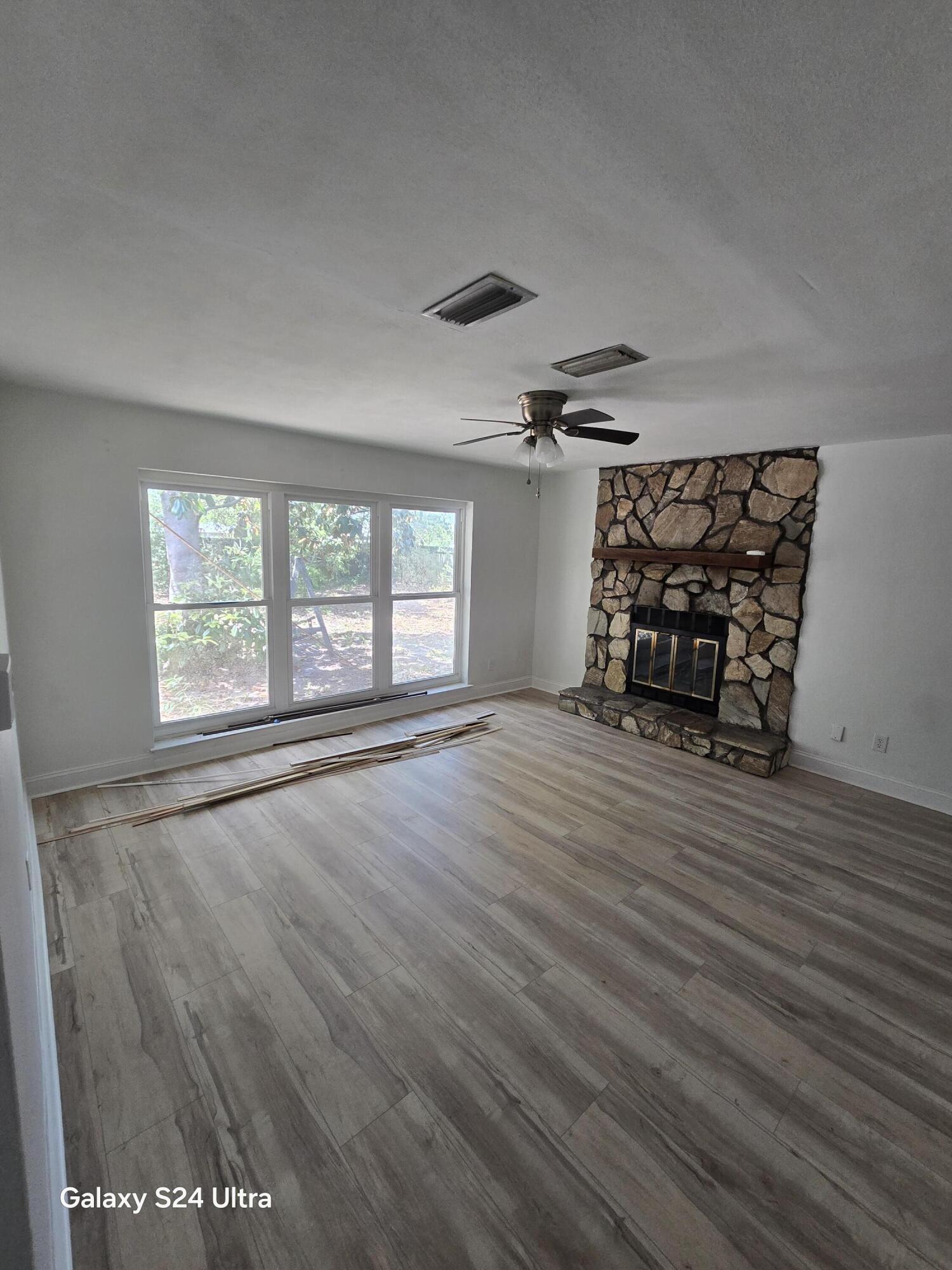 PARK PLACE 3RD ADDN LOT 8 BLK 8 - Residential Lease