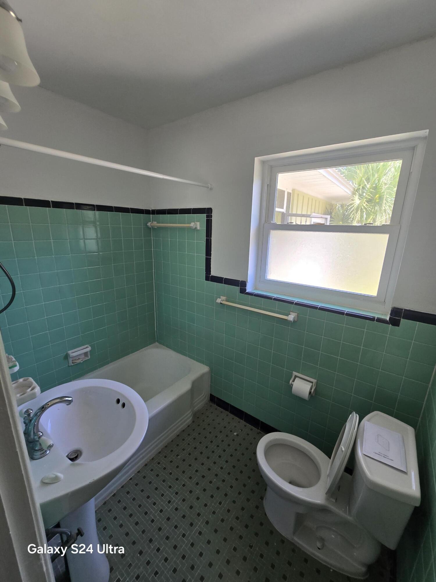 PARK PLACE 3RD ADDN LOT 8 BLK 8 - Residential Lease