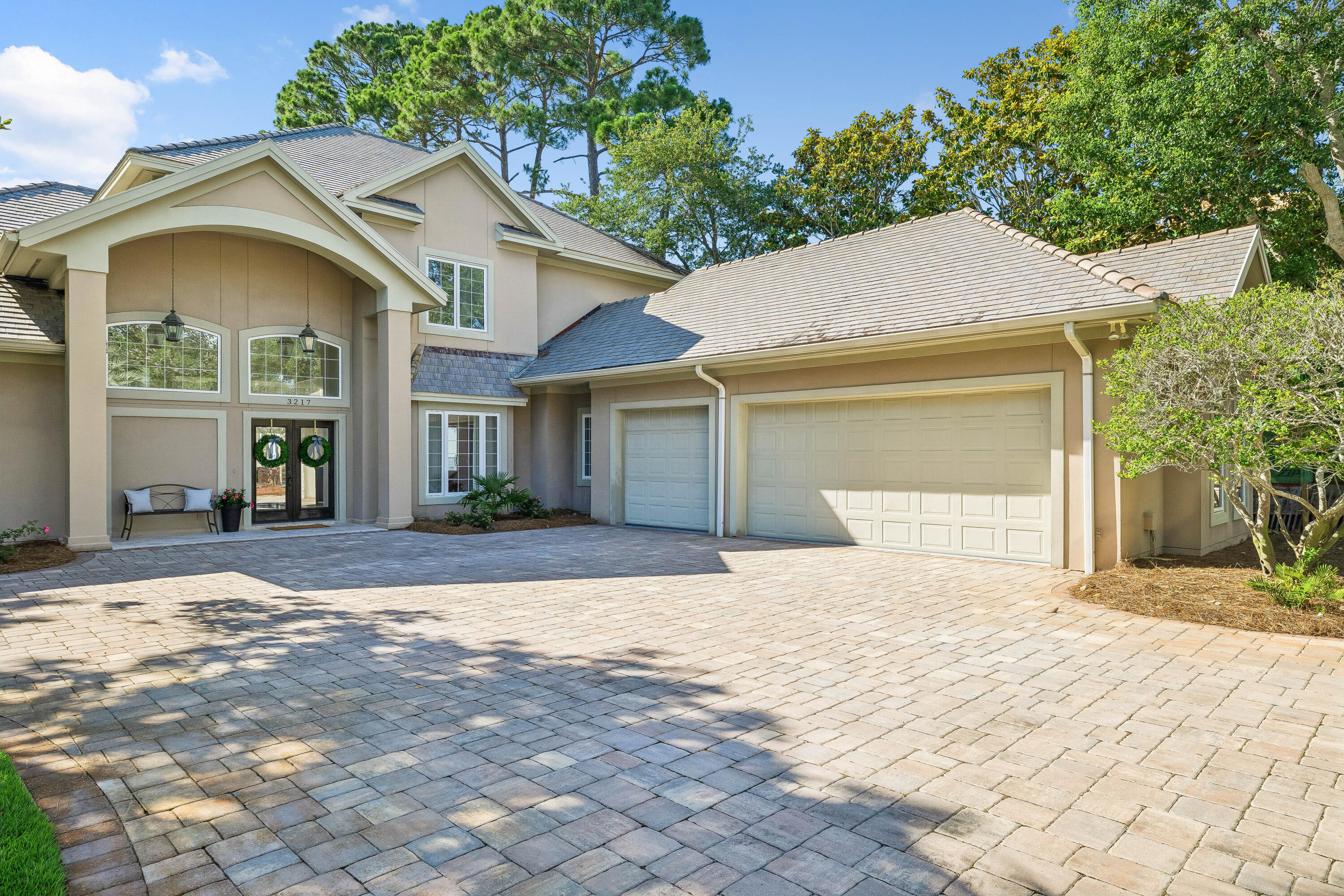 3217 Bay Estates Circle