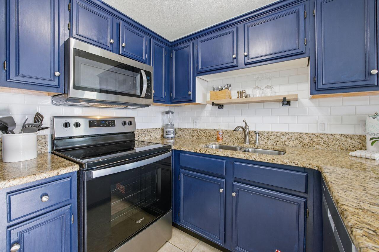 SUMMERSPELL CONDO - Residential