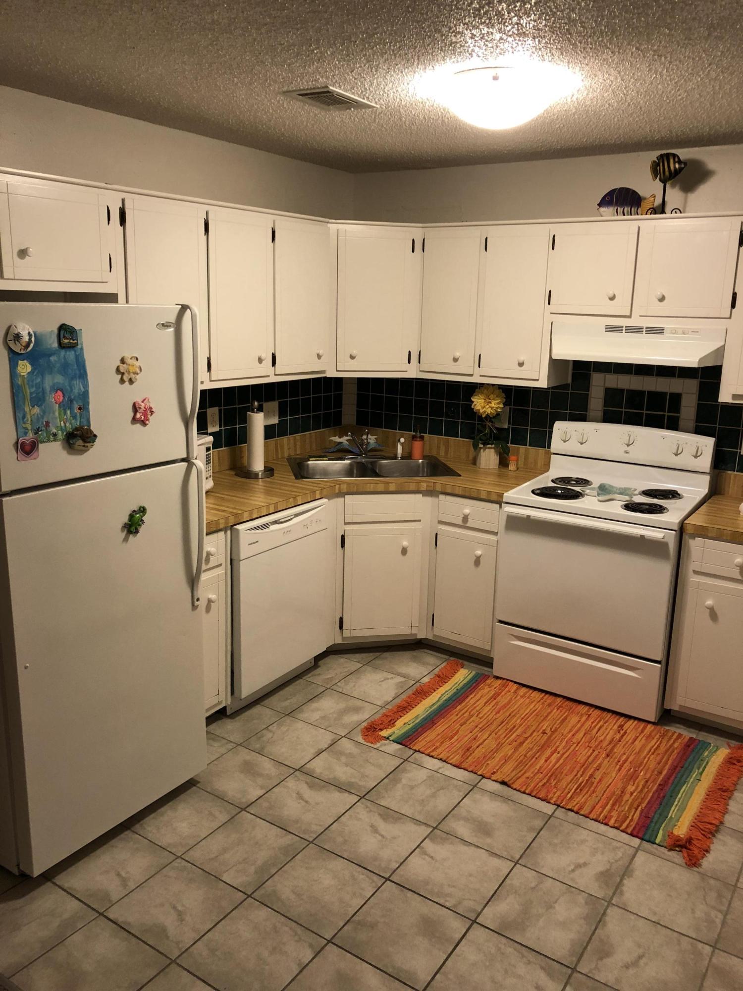 COUNTRY CLUB VILLAS - Residential