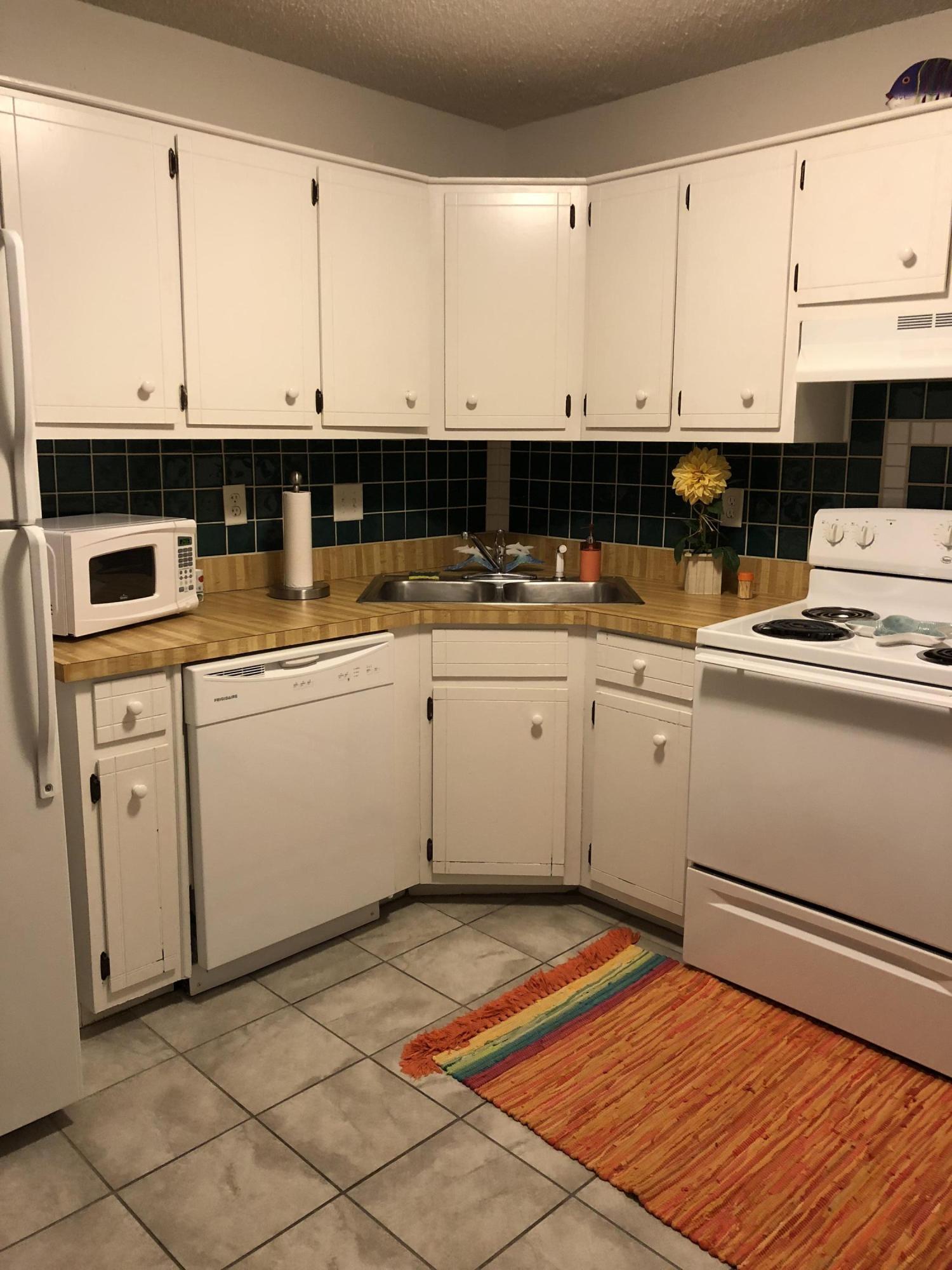 COUNTRY CLUB VILLAS - Residential