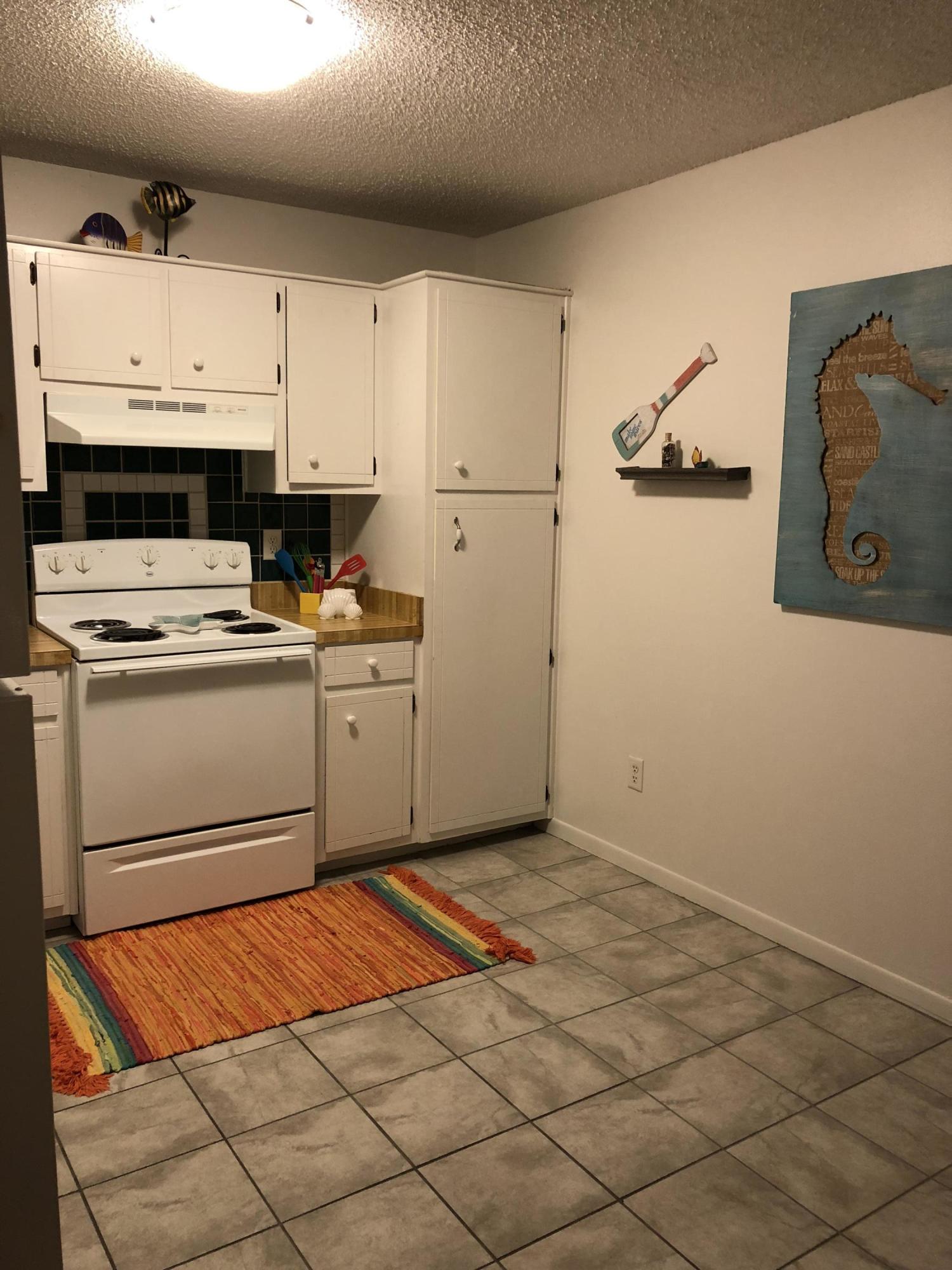 COUNTRY CLUB VILLAS - Residential