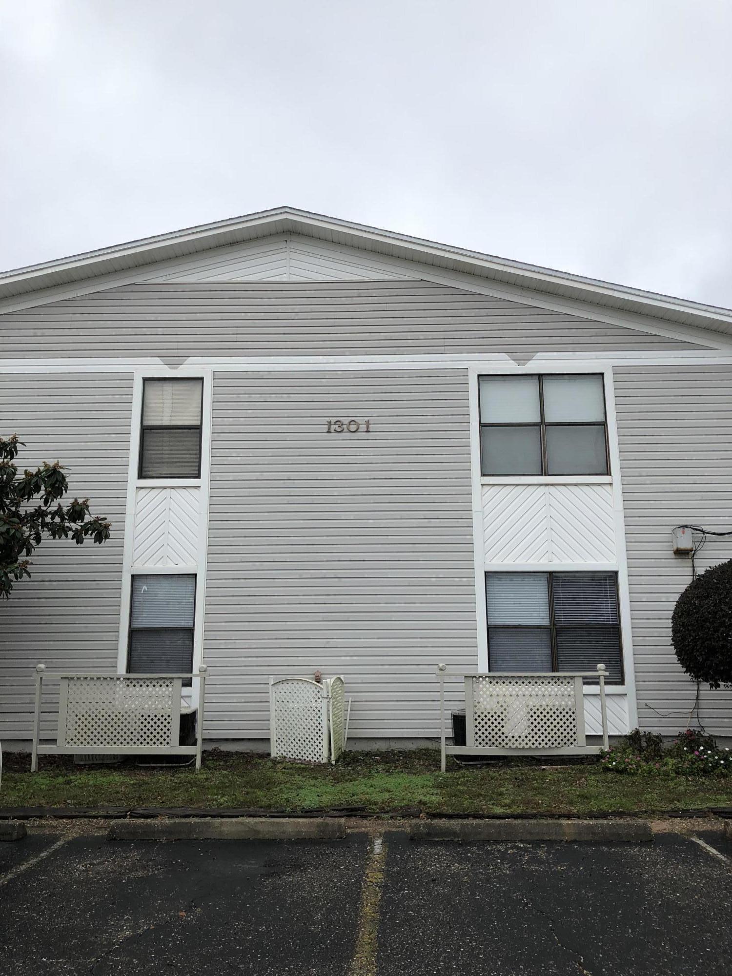 COUNTRY CLUB VILLAS - Residential