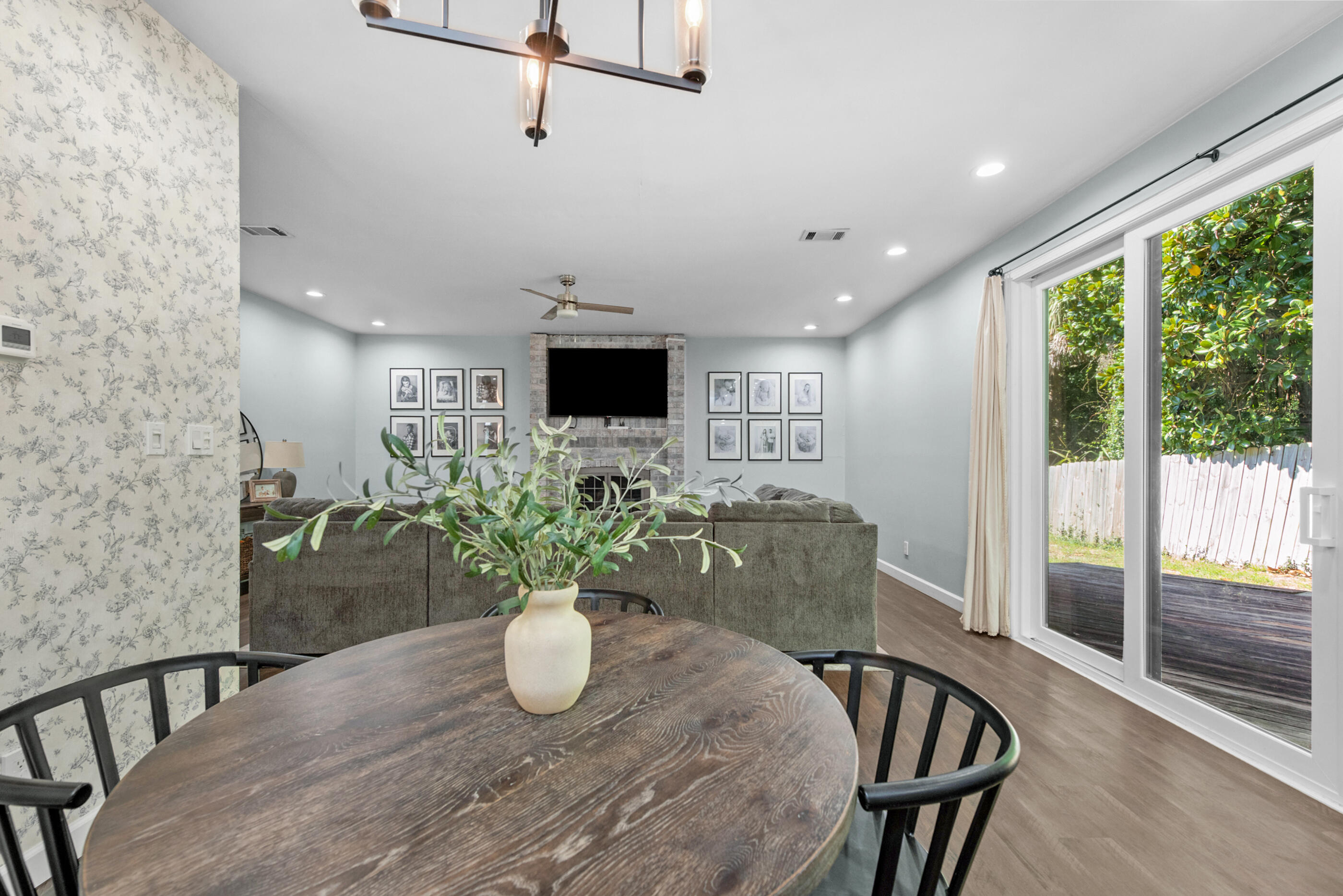 LAS HADAS - Residential Lease