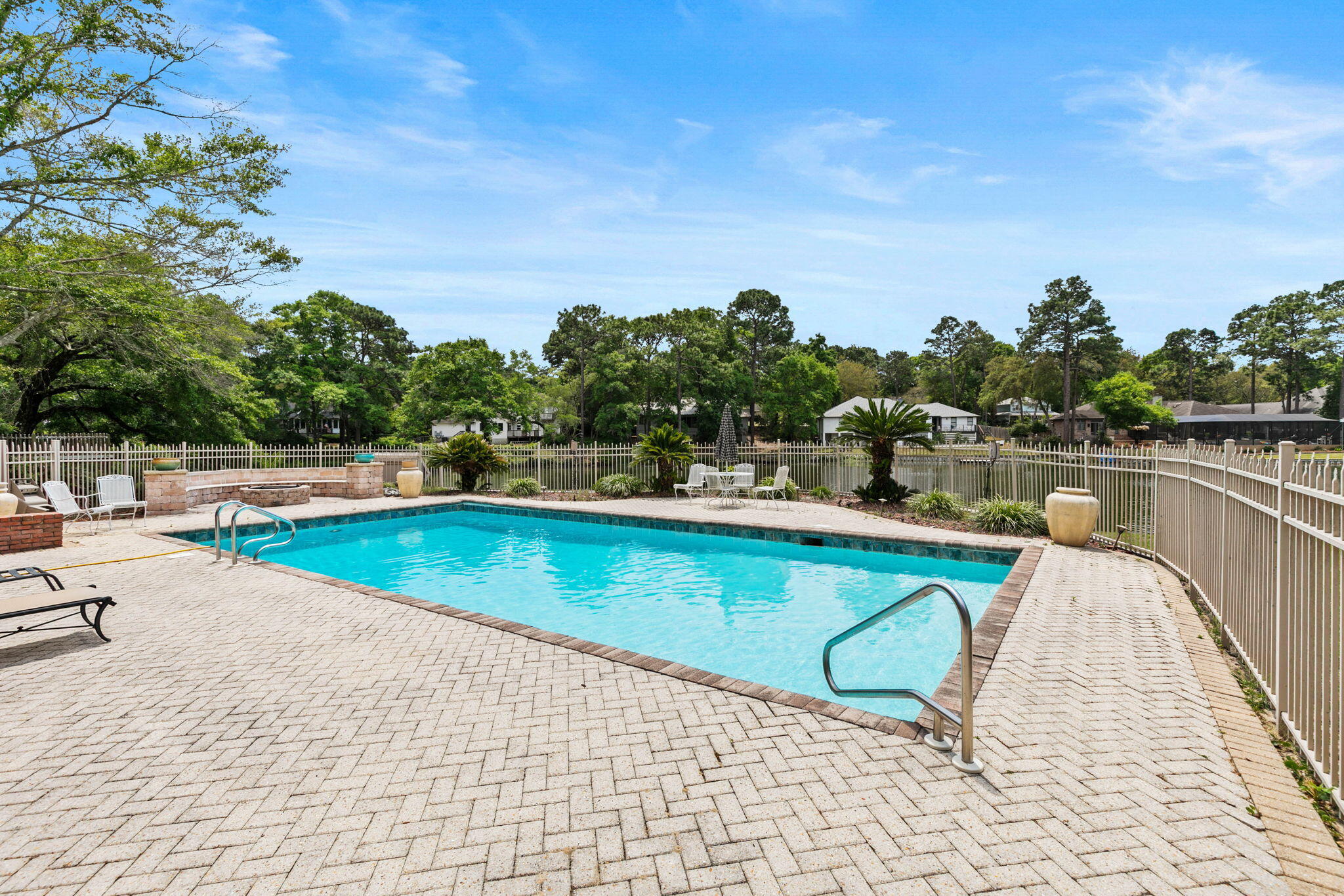 Rocky Bayou Cc Est 3 - Residential