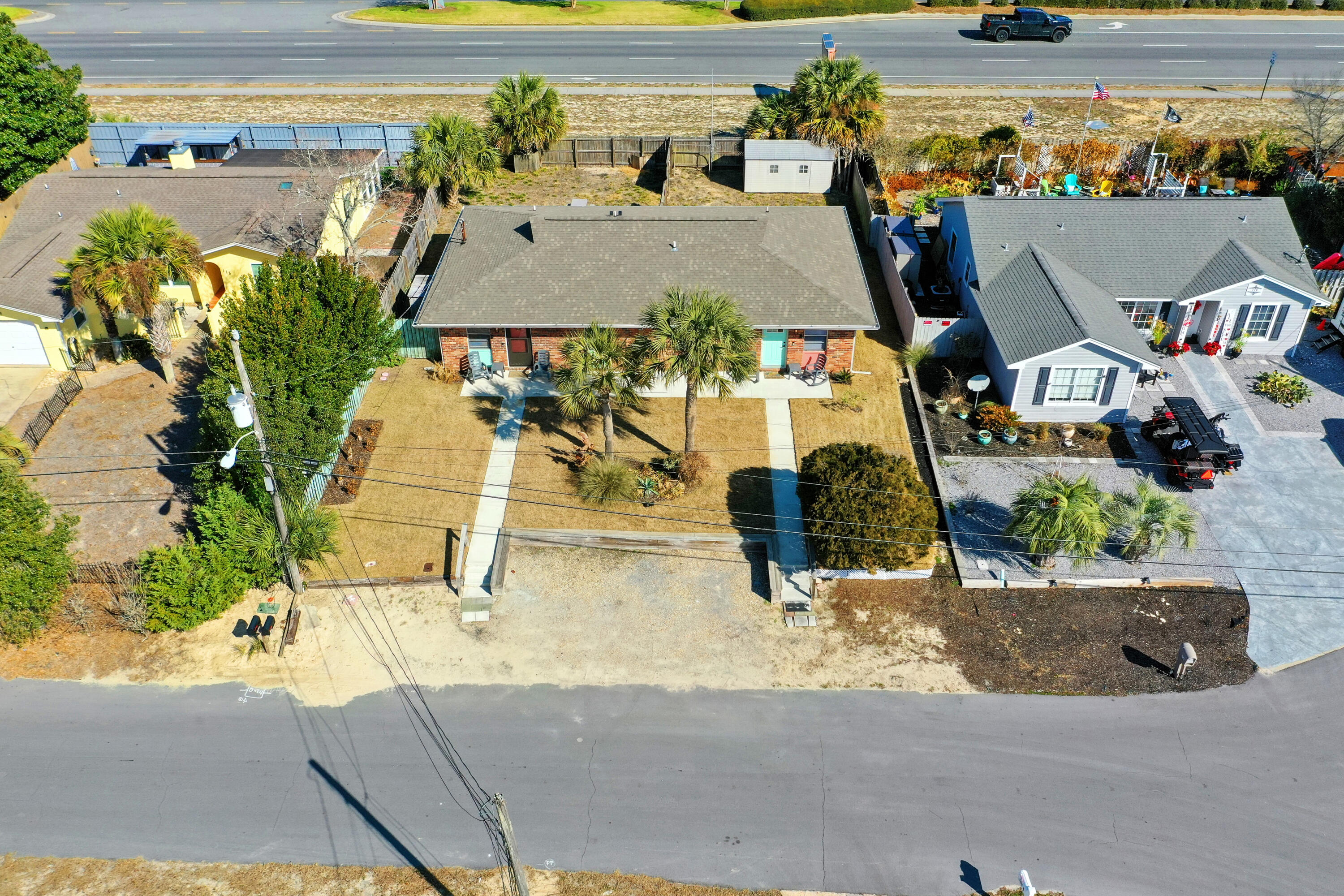 LAKESIDE VILLAS - Residential