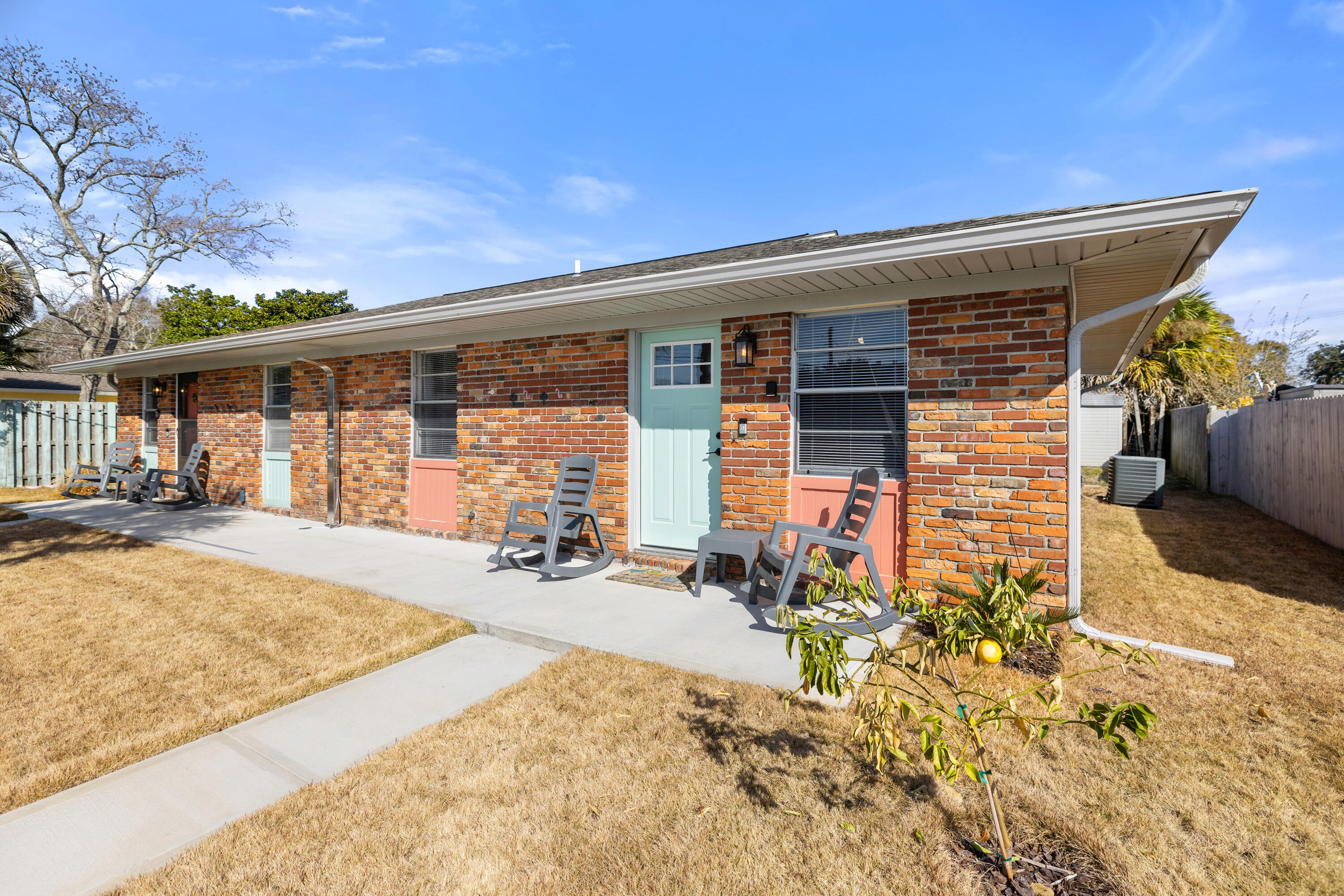 LAKESIDE VILLAS - Residential