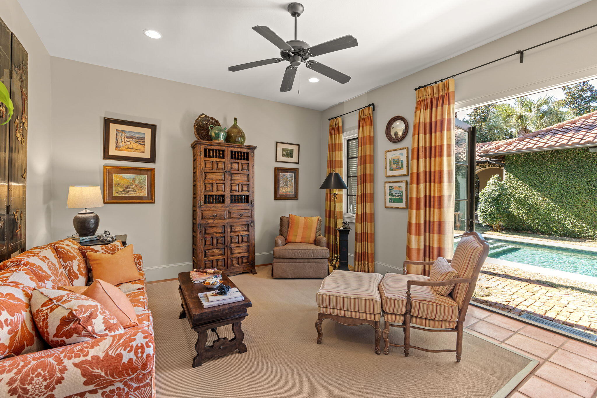 BAYTOWNE AVE EAST - Residential