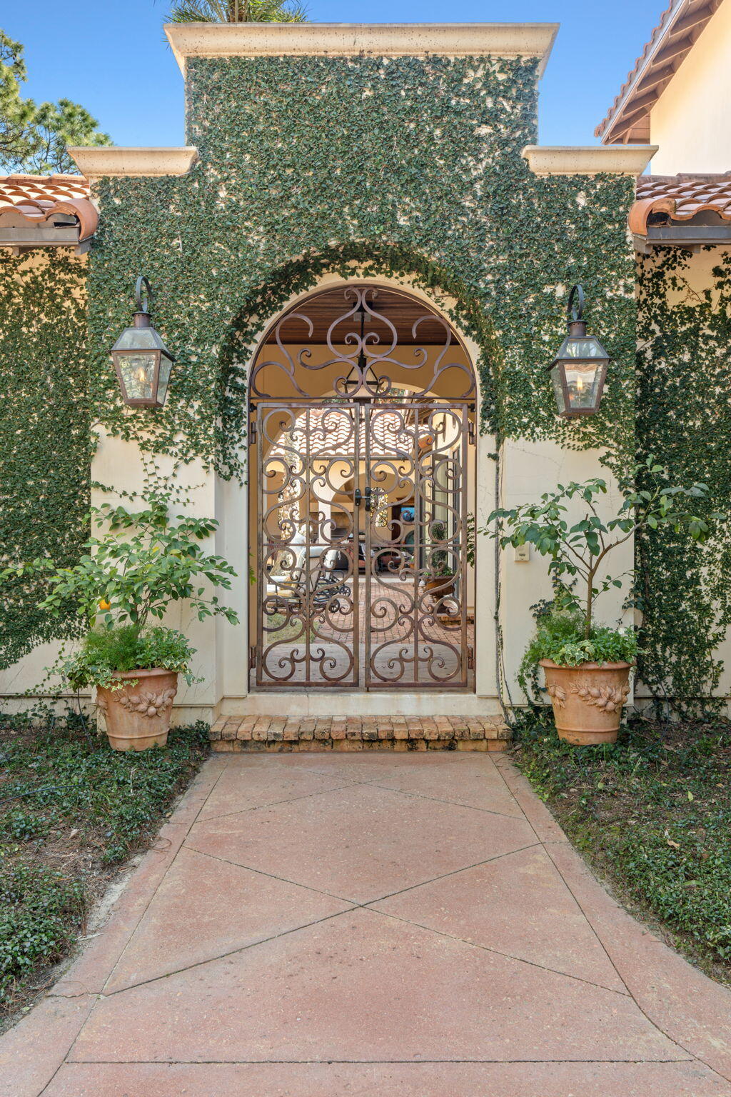 BAYTOWNE AVE EAST - Residential