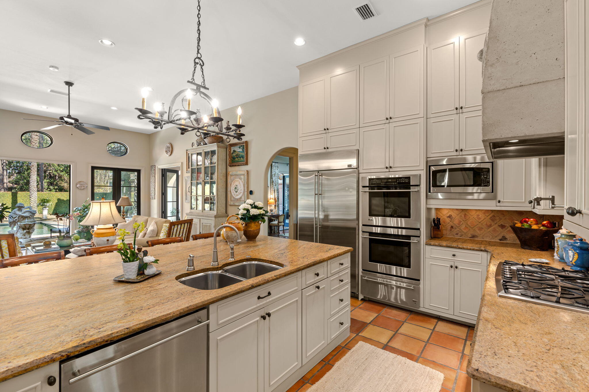 BAYTOWNE AVE EAST - Residential