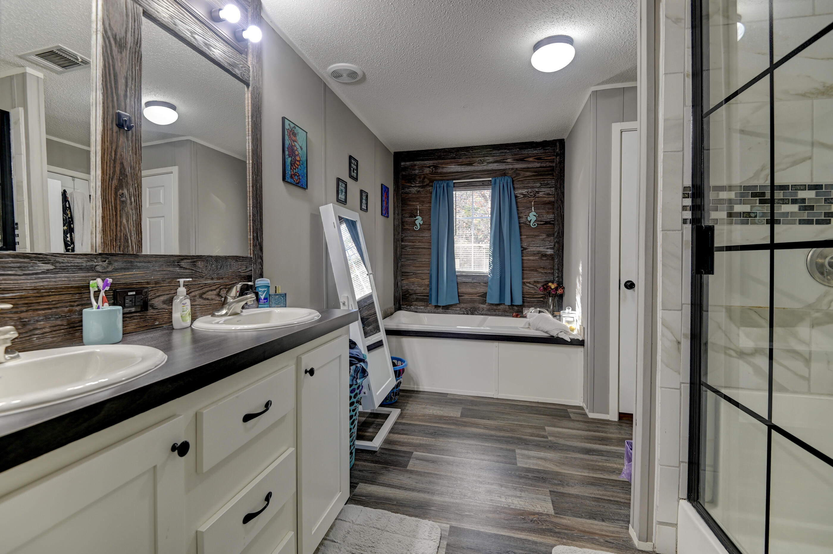 WOLFORD ACRES - Residential