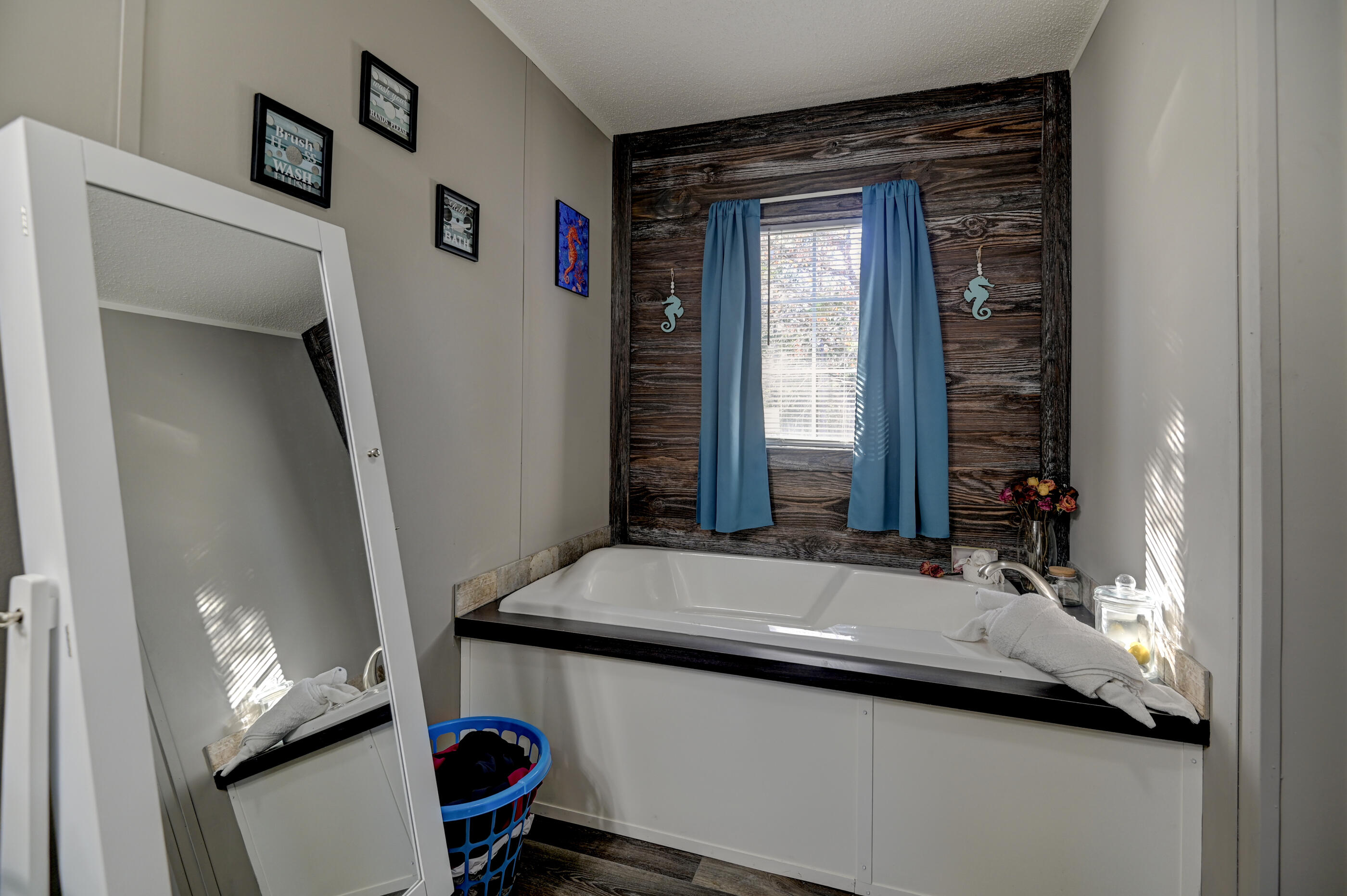 WOLFORD ACRES - Residential