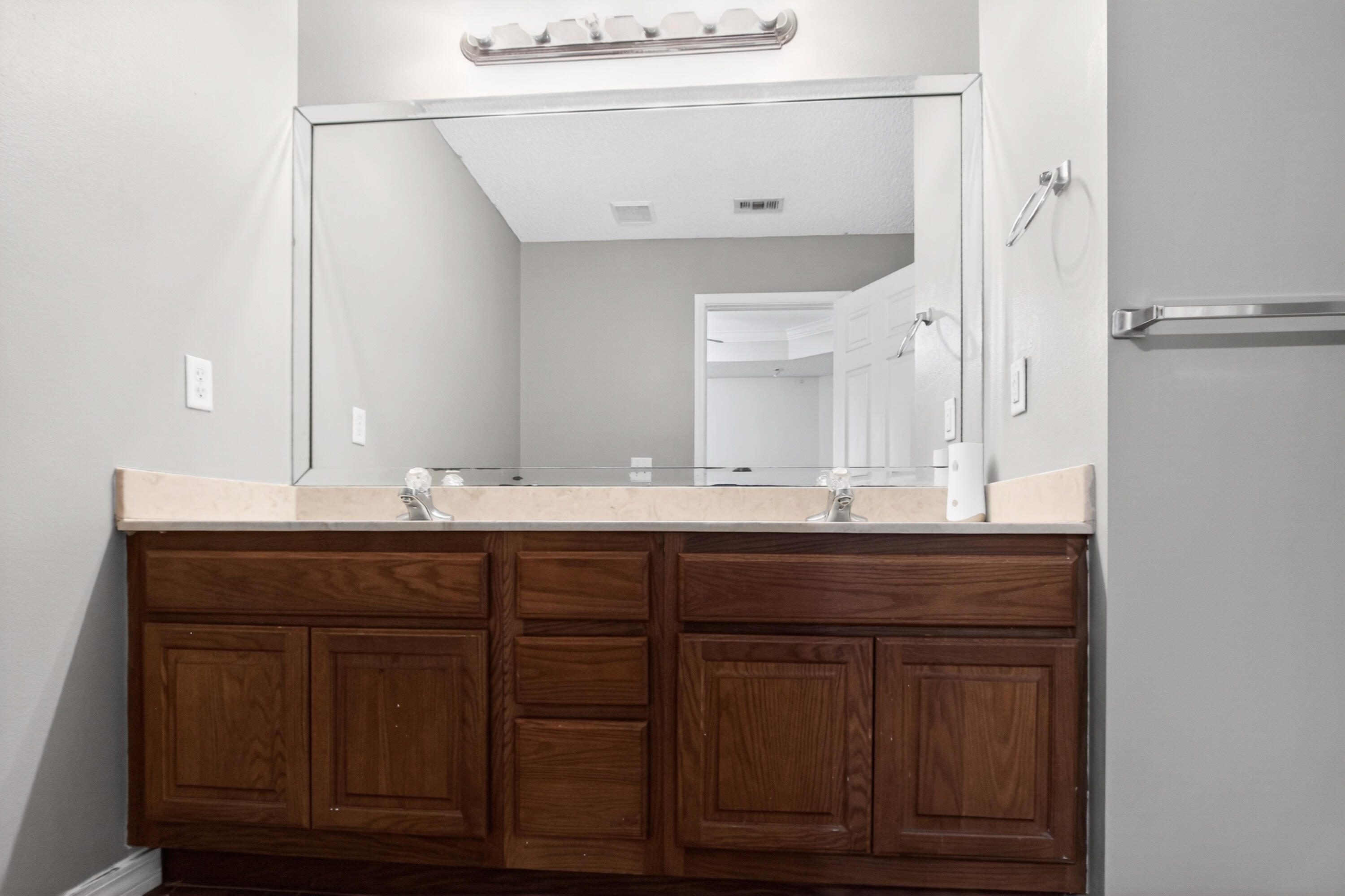 METES & BOUNDS - Residential Lease