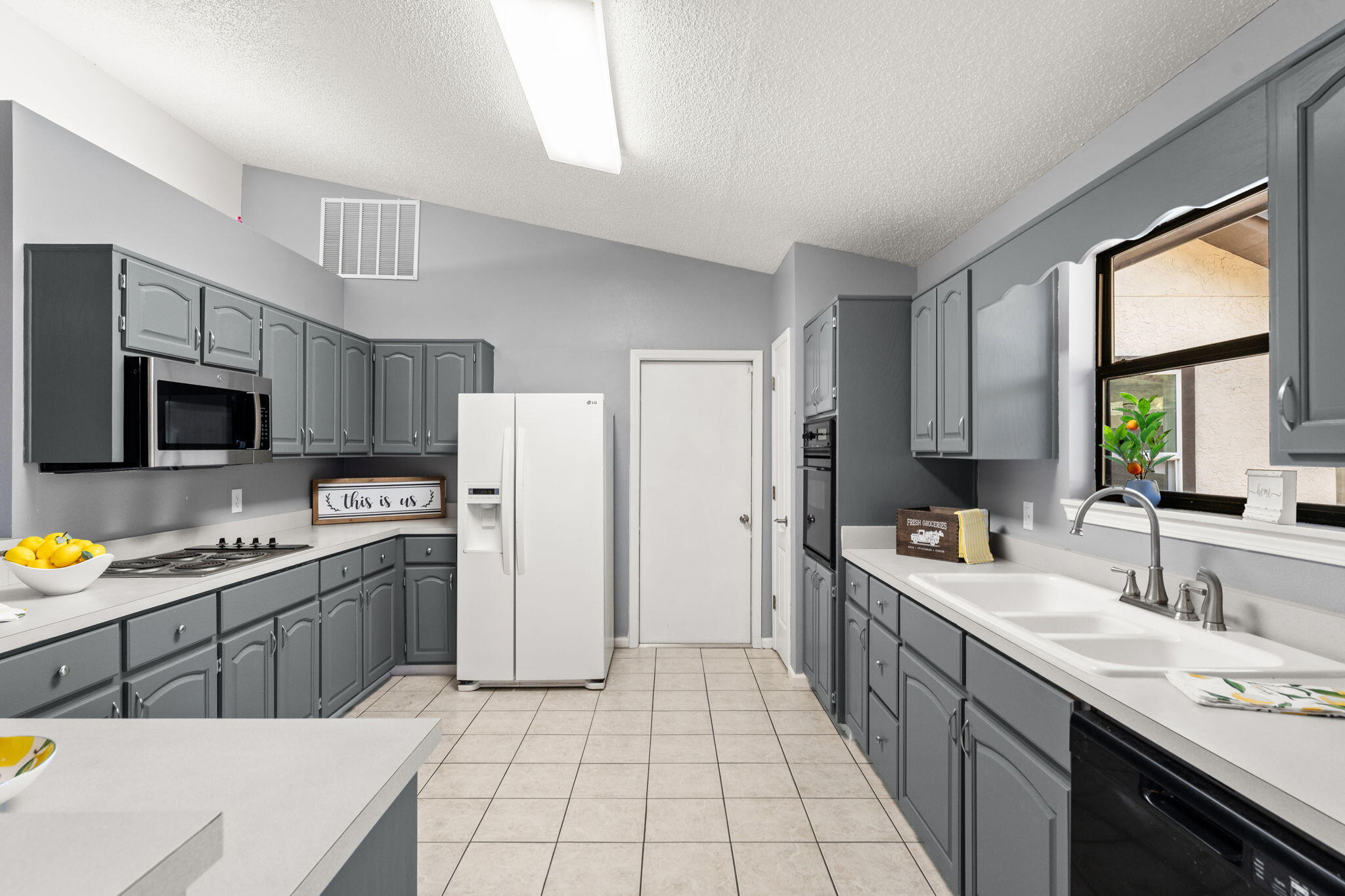 NORTH LAGOON OAKS 5th Addition - Residential