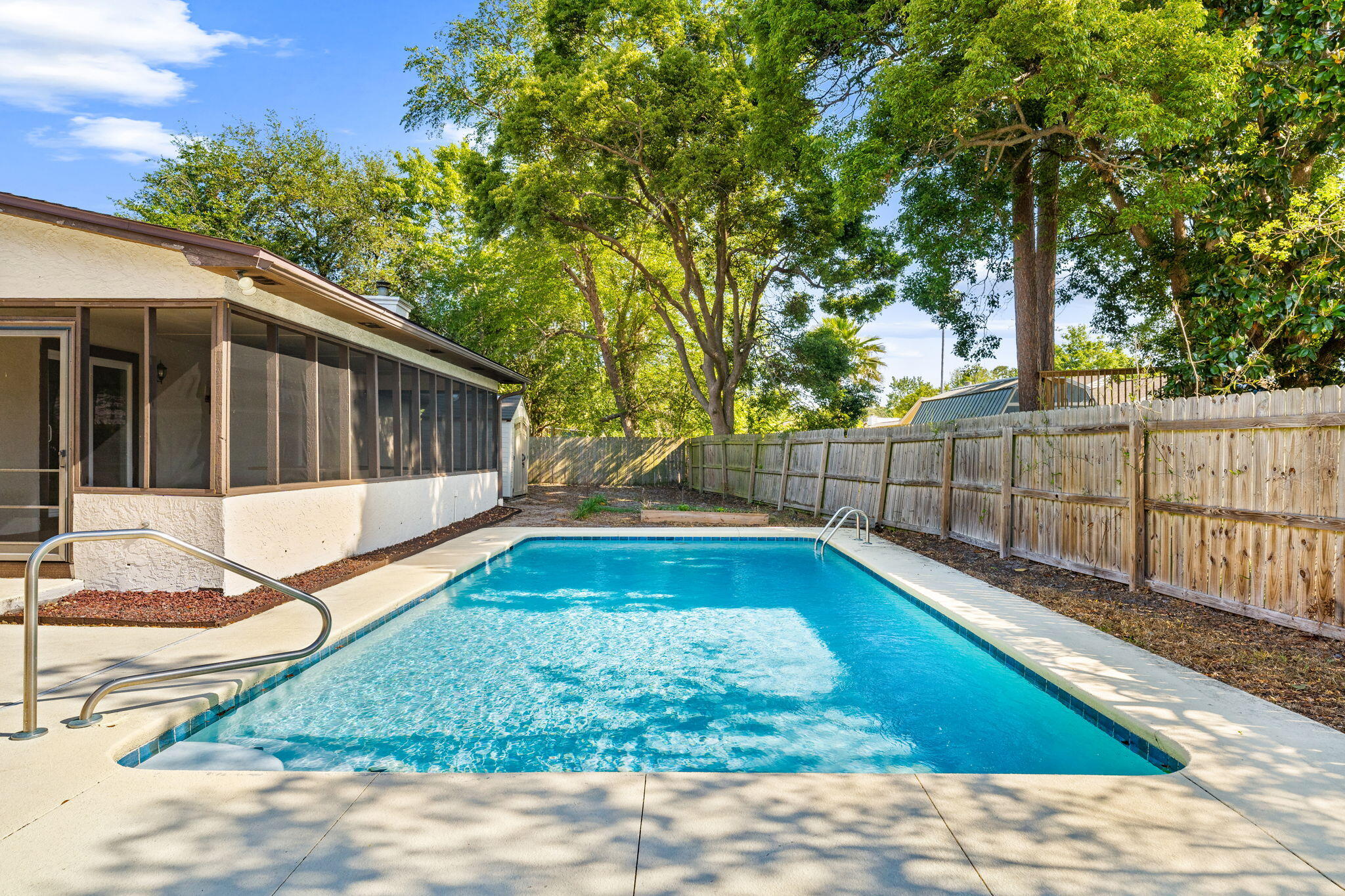 NORTH LAGOON OAKS 5th Addition - Residential