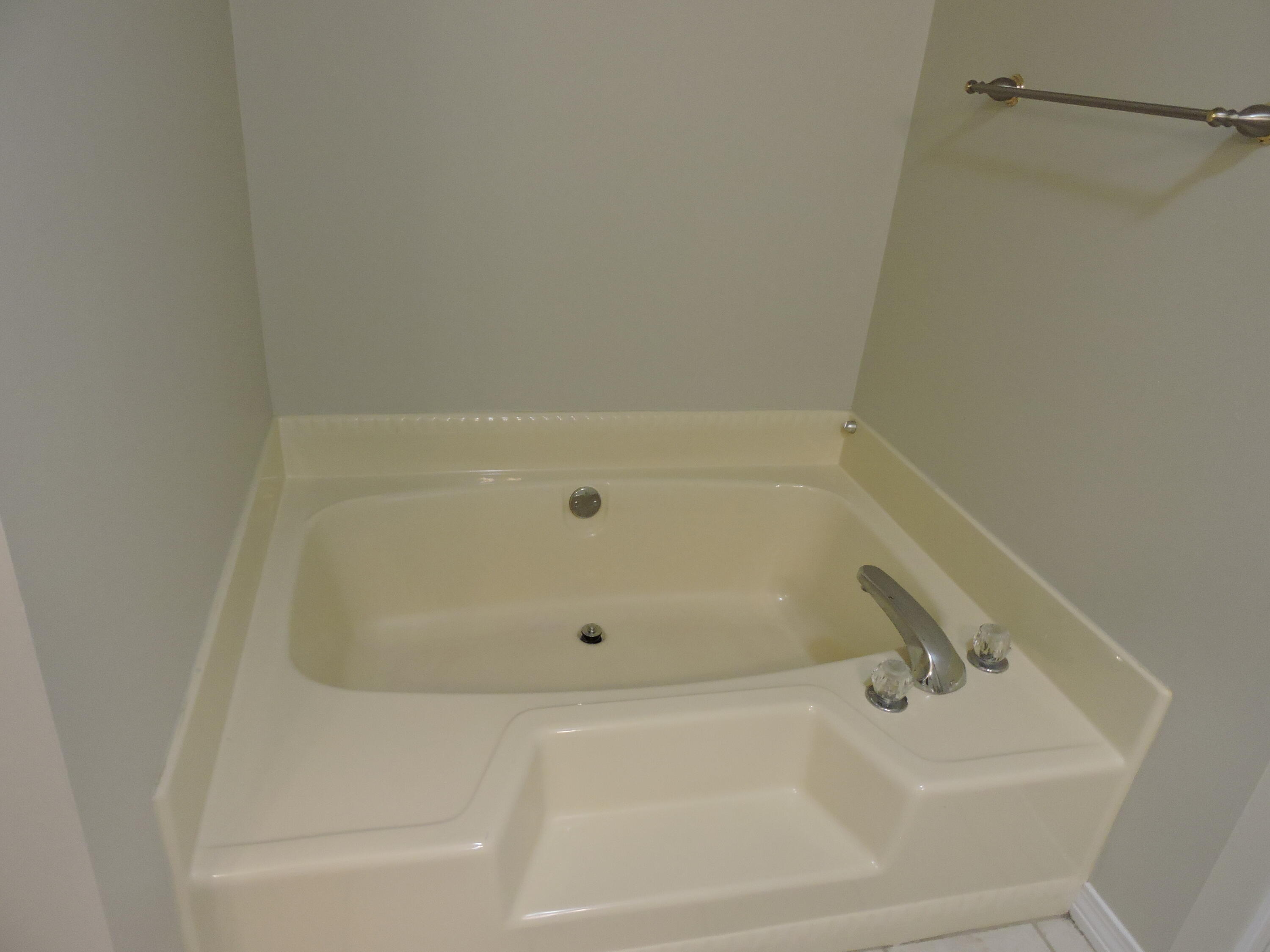 PINNACLE POINT - Residential Lease