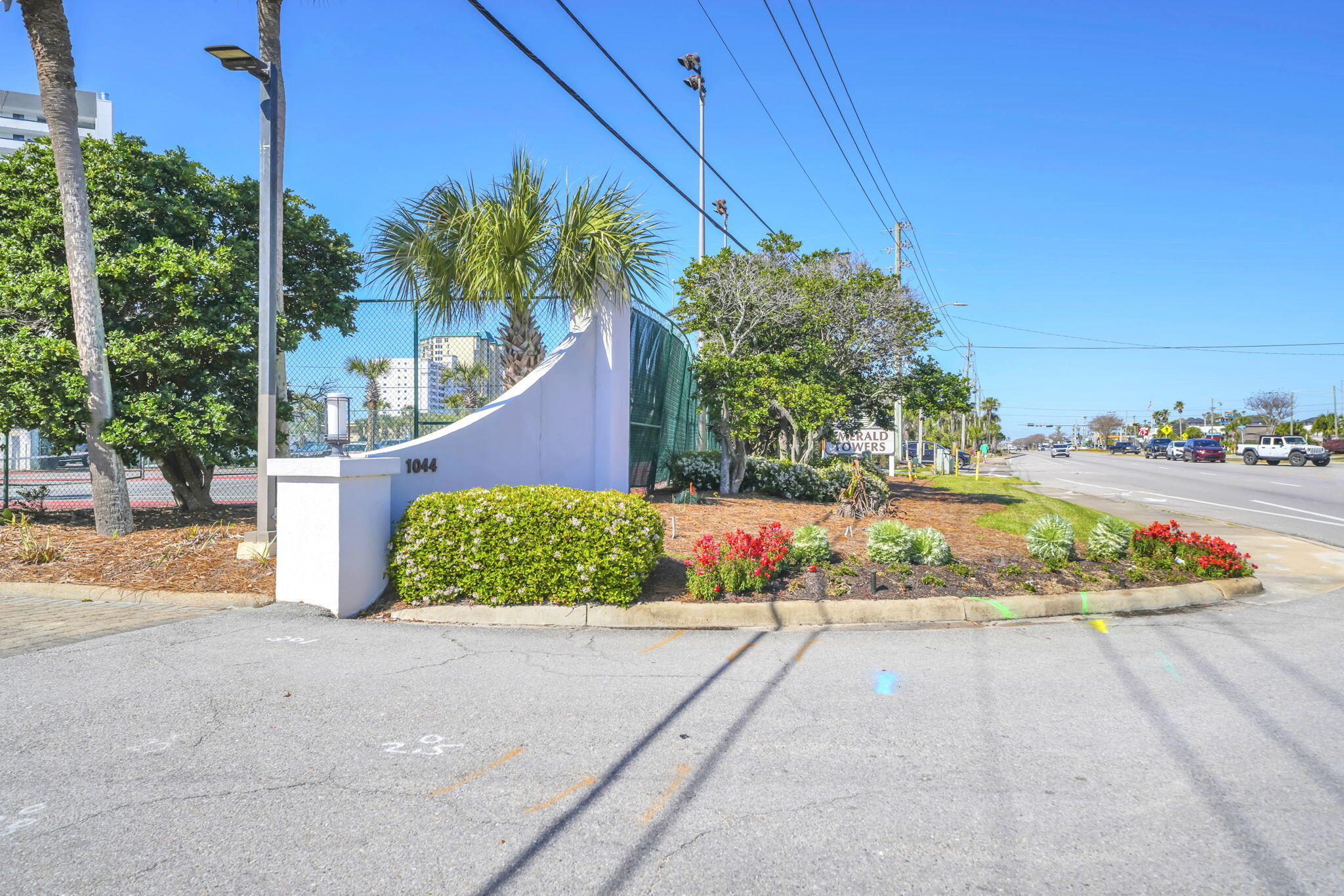 EMERALD TOWERS CONDO - Residential