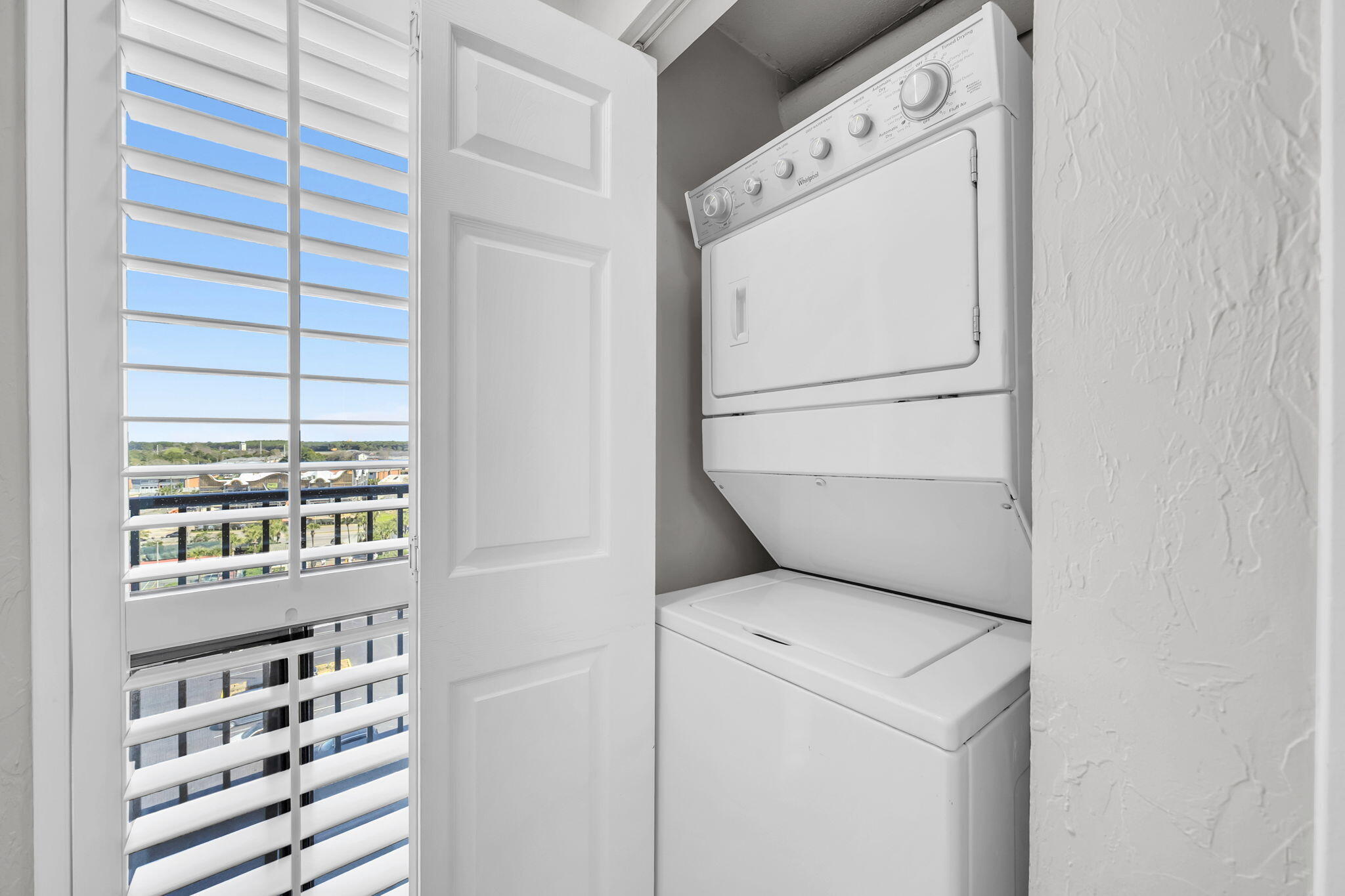 EMERALD TOWERS CONDO - Residential