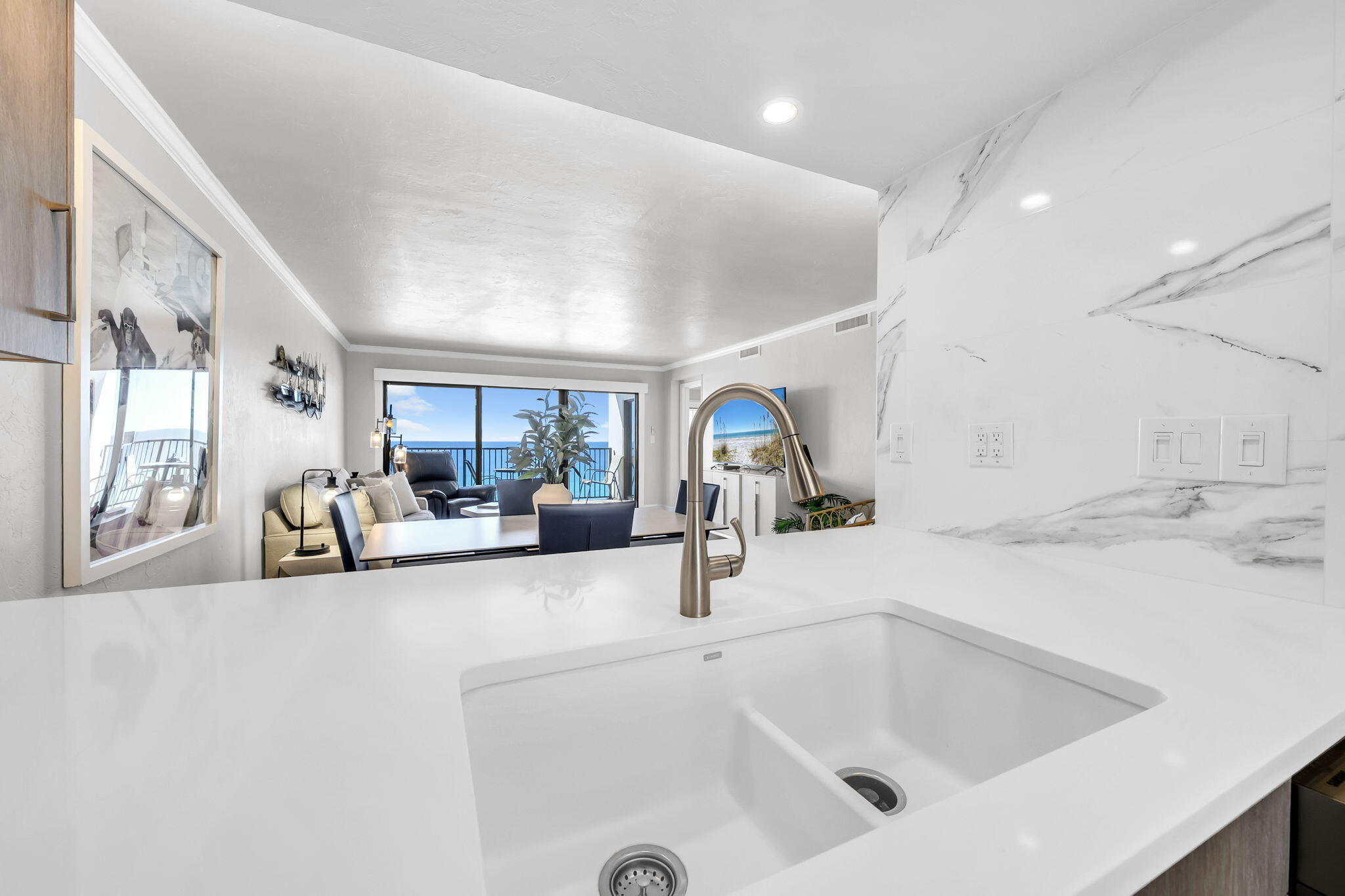 EMERALD TOWERS CONDO - Residential