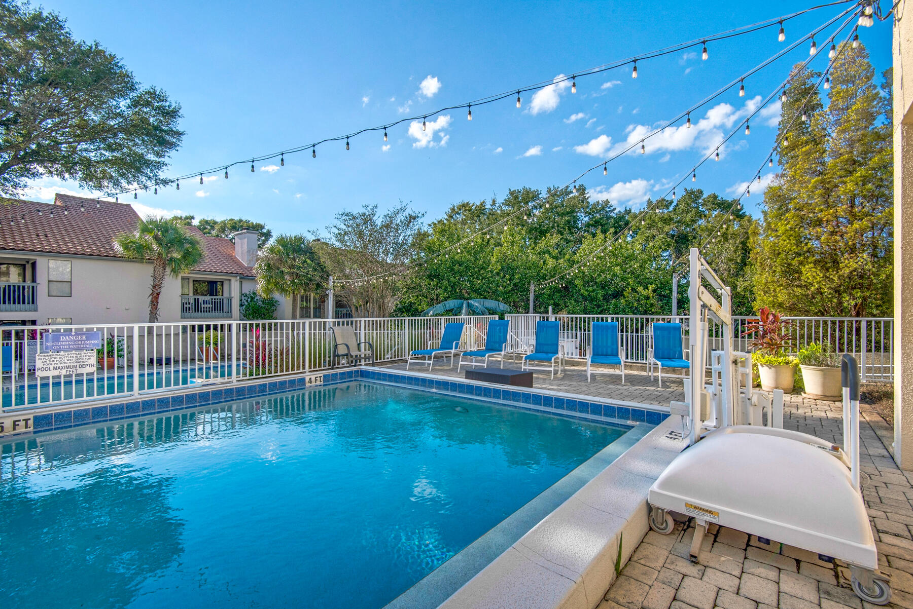 TIDES AT TOPS'L - Residential