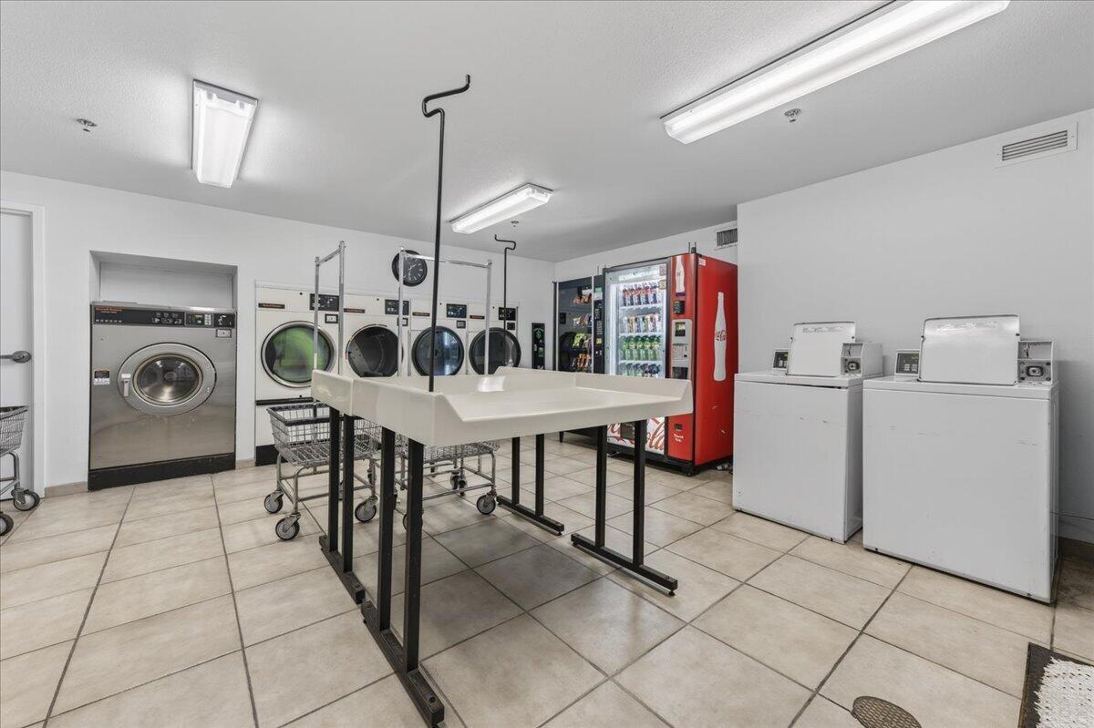 Sabine Yacht and Racquet Club - Residential