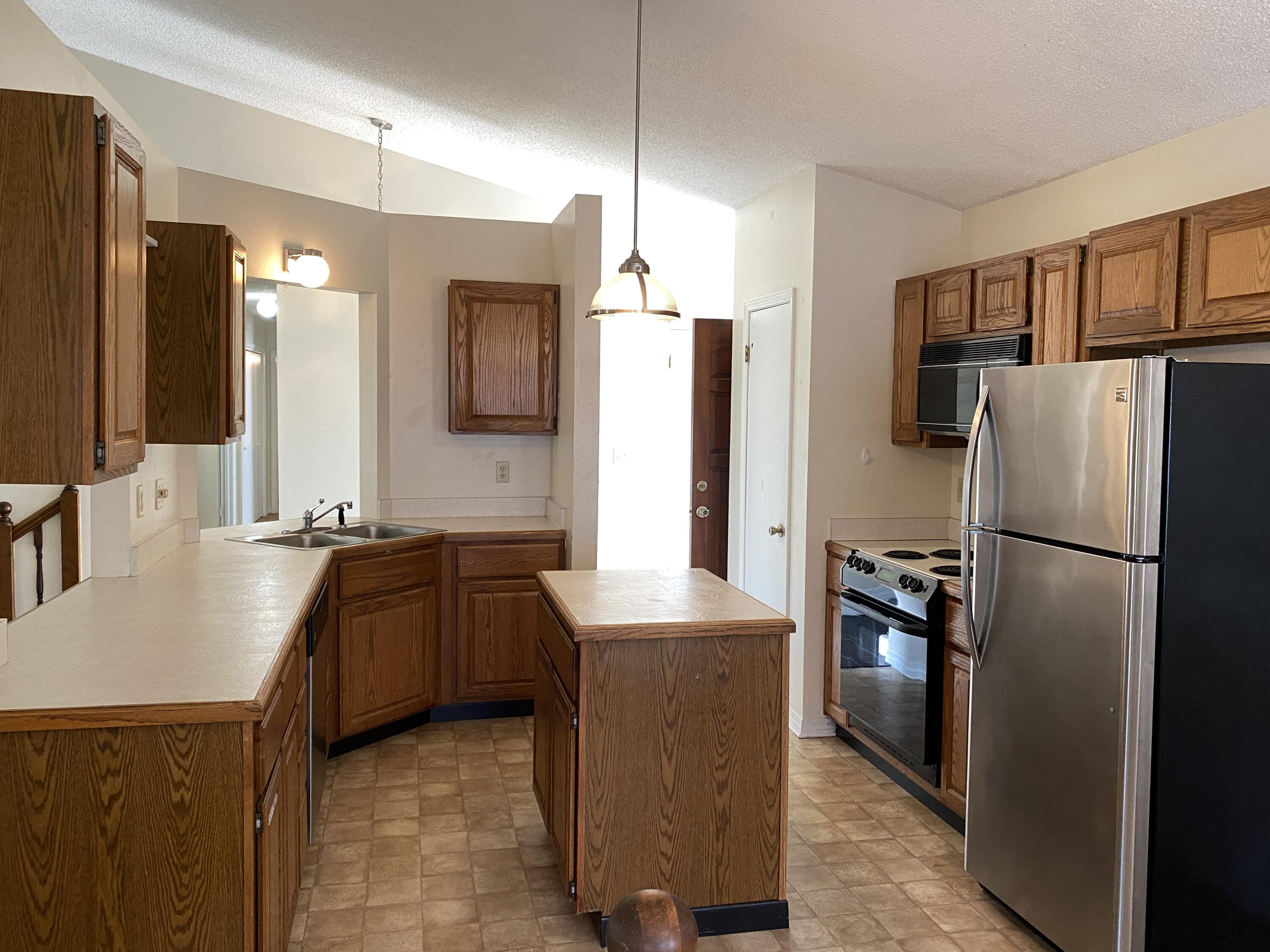 MEADOW WOODS - Residential