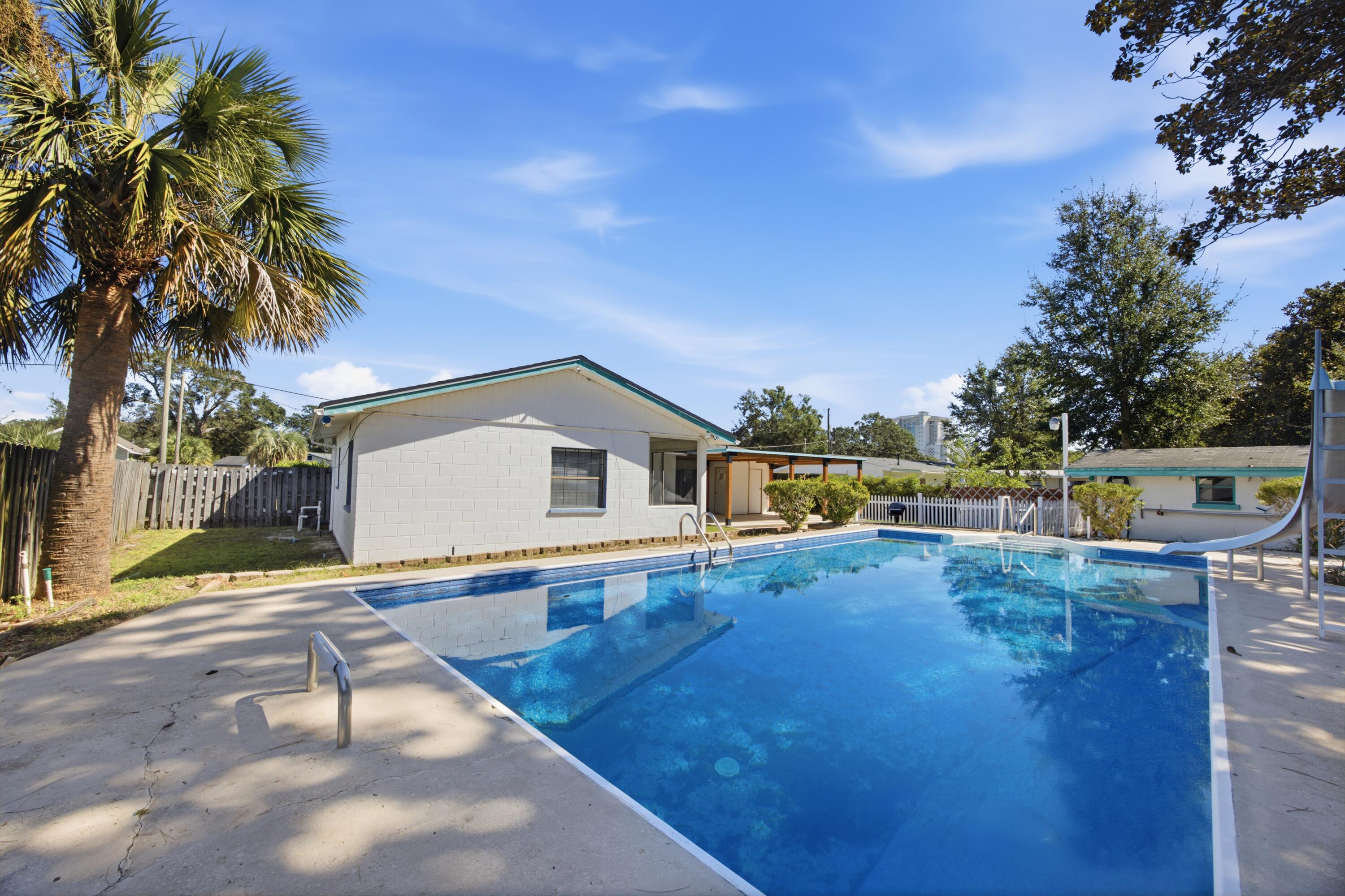 104 SW Cedar Avenue