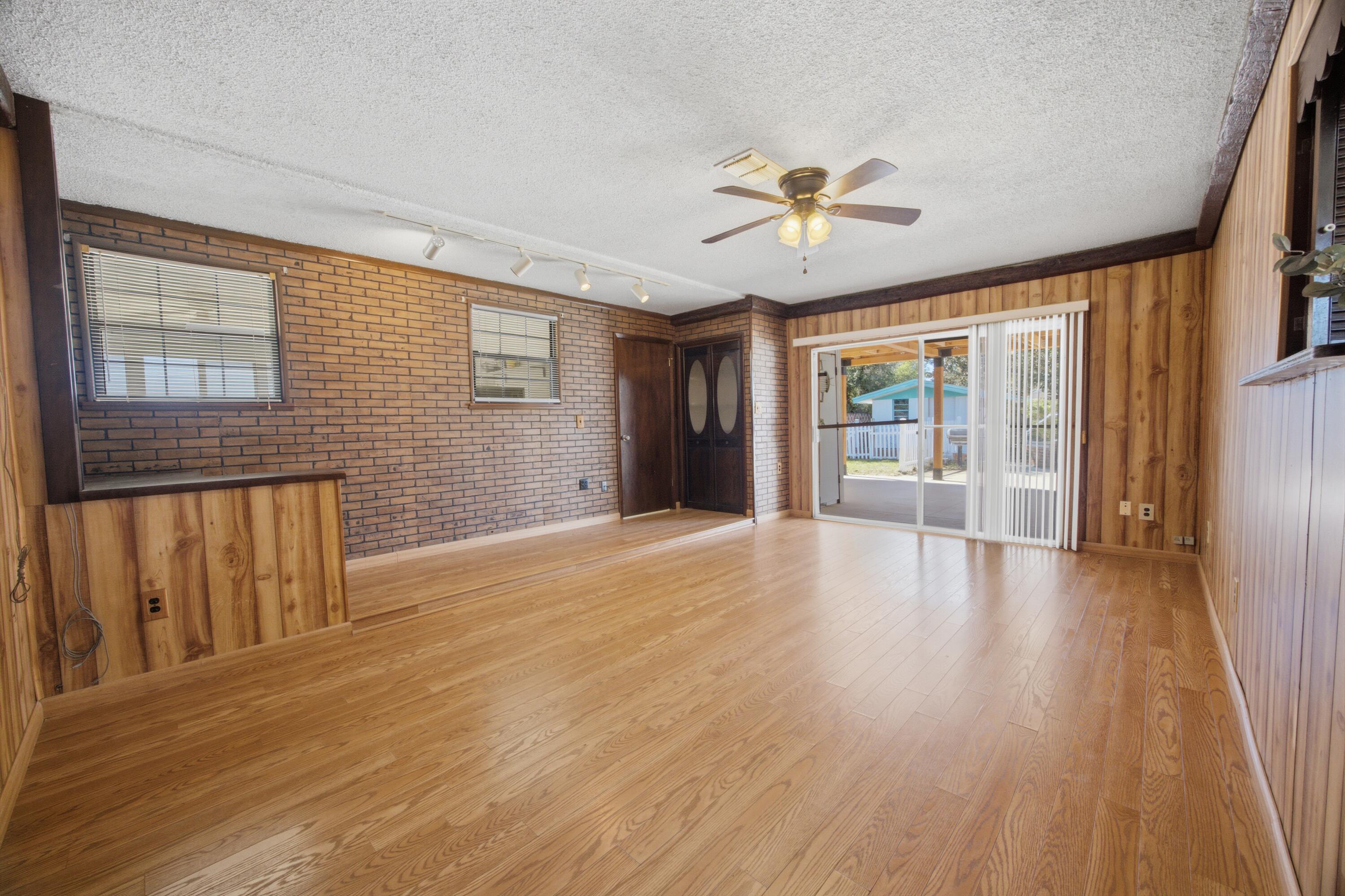 104 SW Cedar Avenue