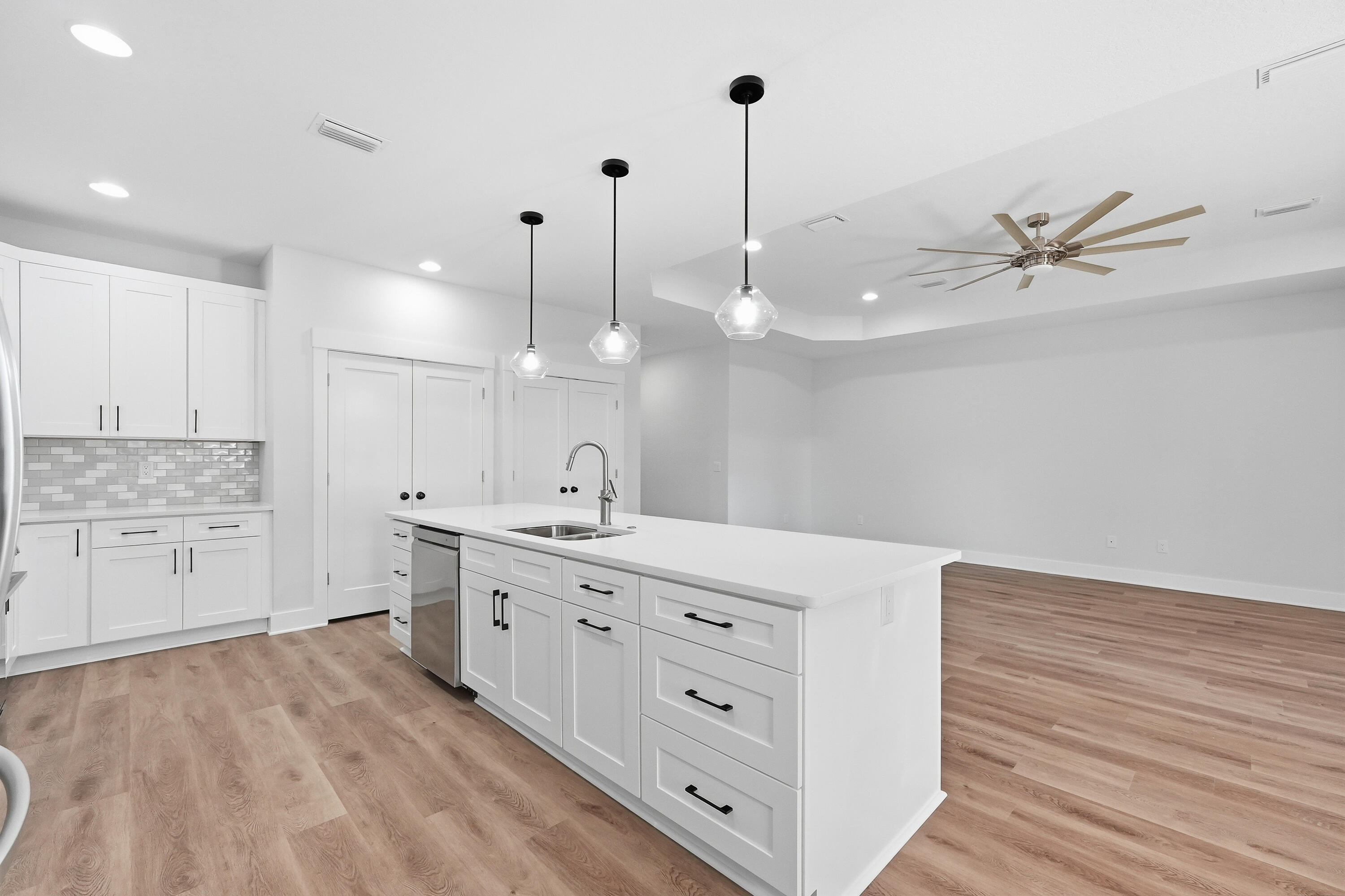 SPRINGDALE UNIT #1 LOT 3 BLK 4 - Residential