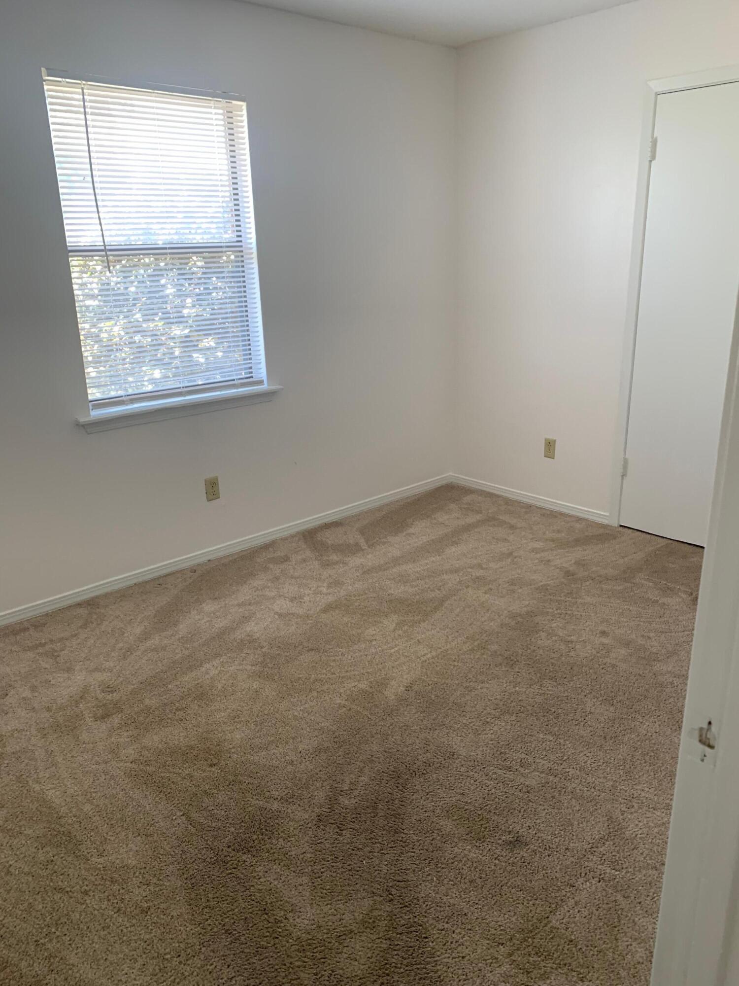 CHATEAU PRES DE LA MER - Residential Lease