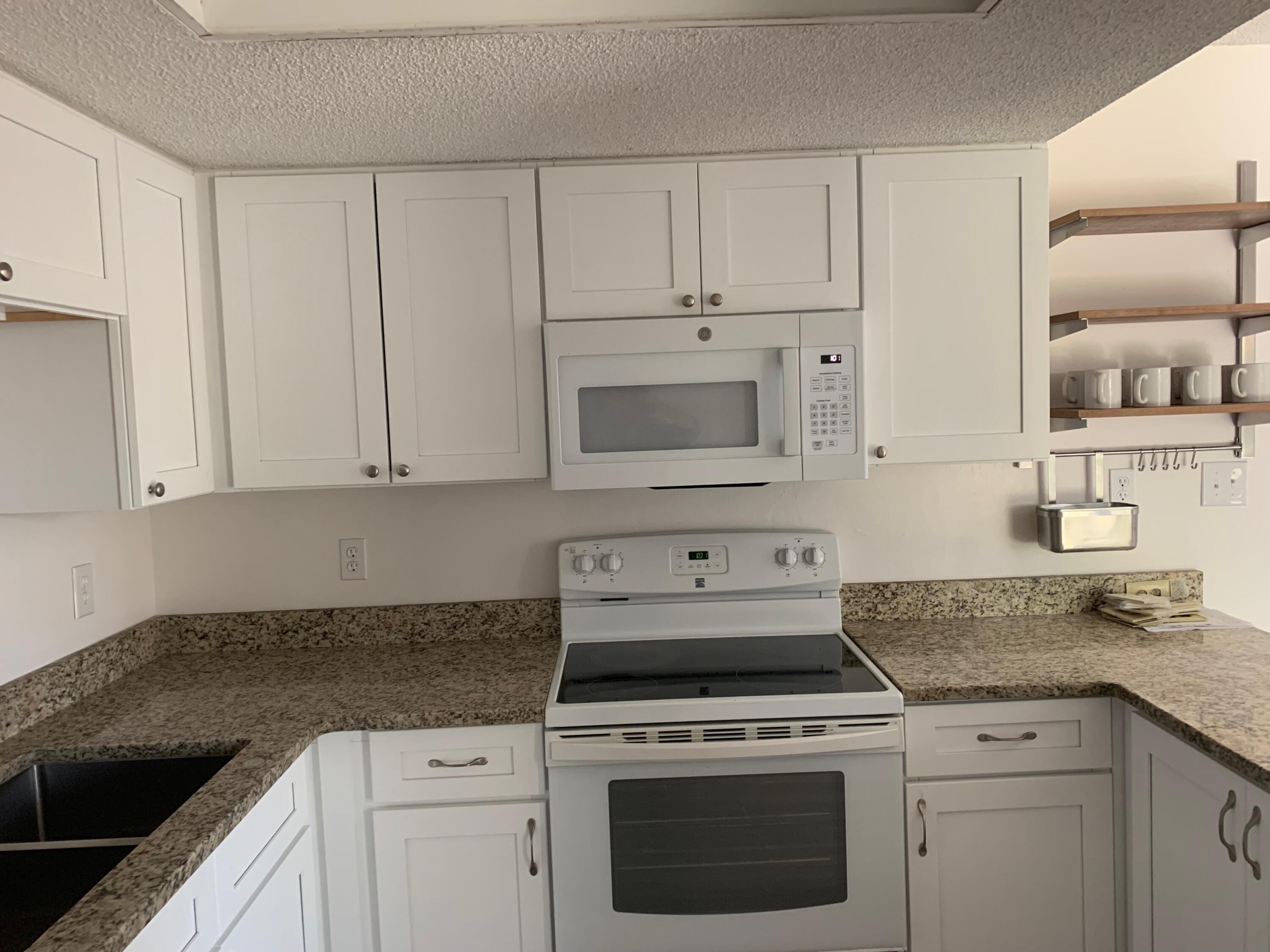 CHATEAU PRES DE LA MER - Residential Lease