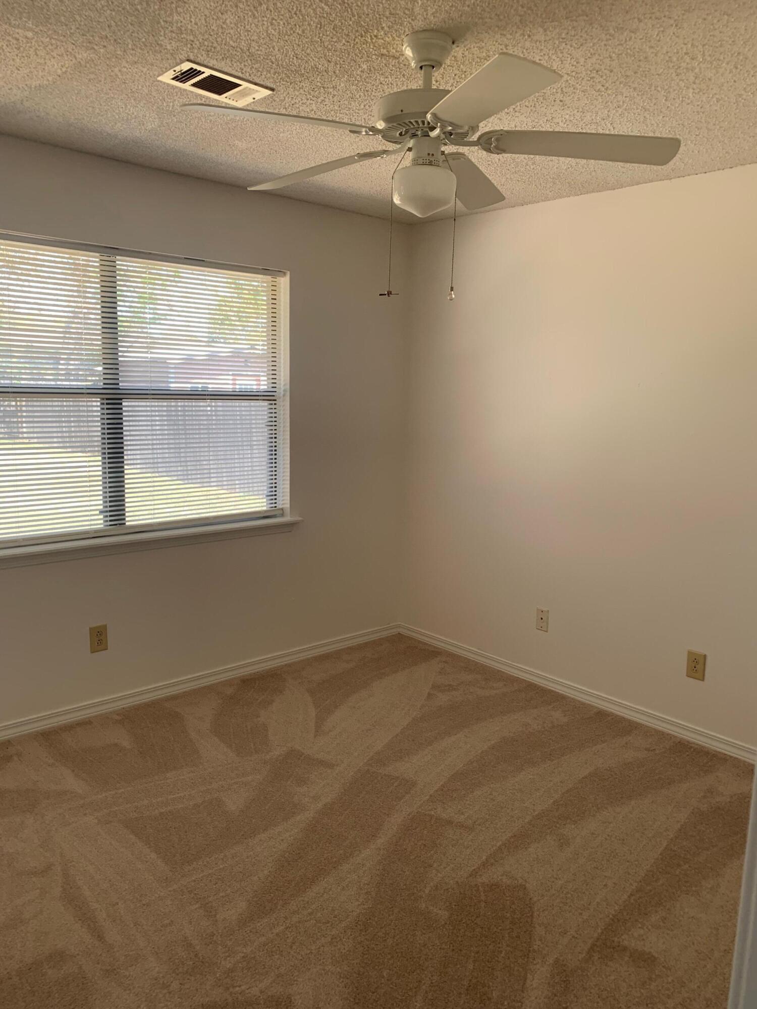 CHATEAU PRES DE LA MER - Residential Lease