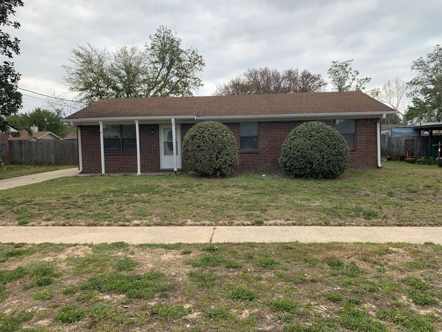 Completely renovated inside; new kitchen, flooring, bathrooms.  Ready for you to move in and call it home!
Please call BARBARA KELLY at 850-863-3191 to go view.