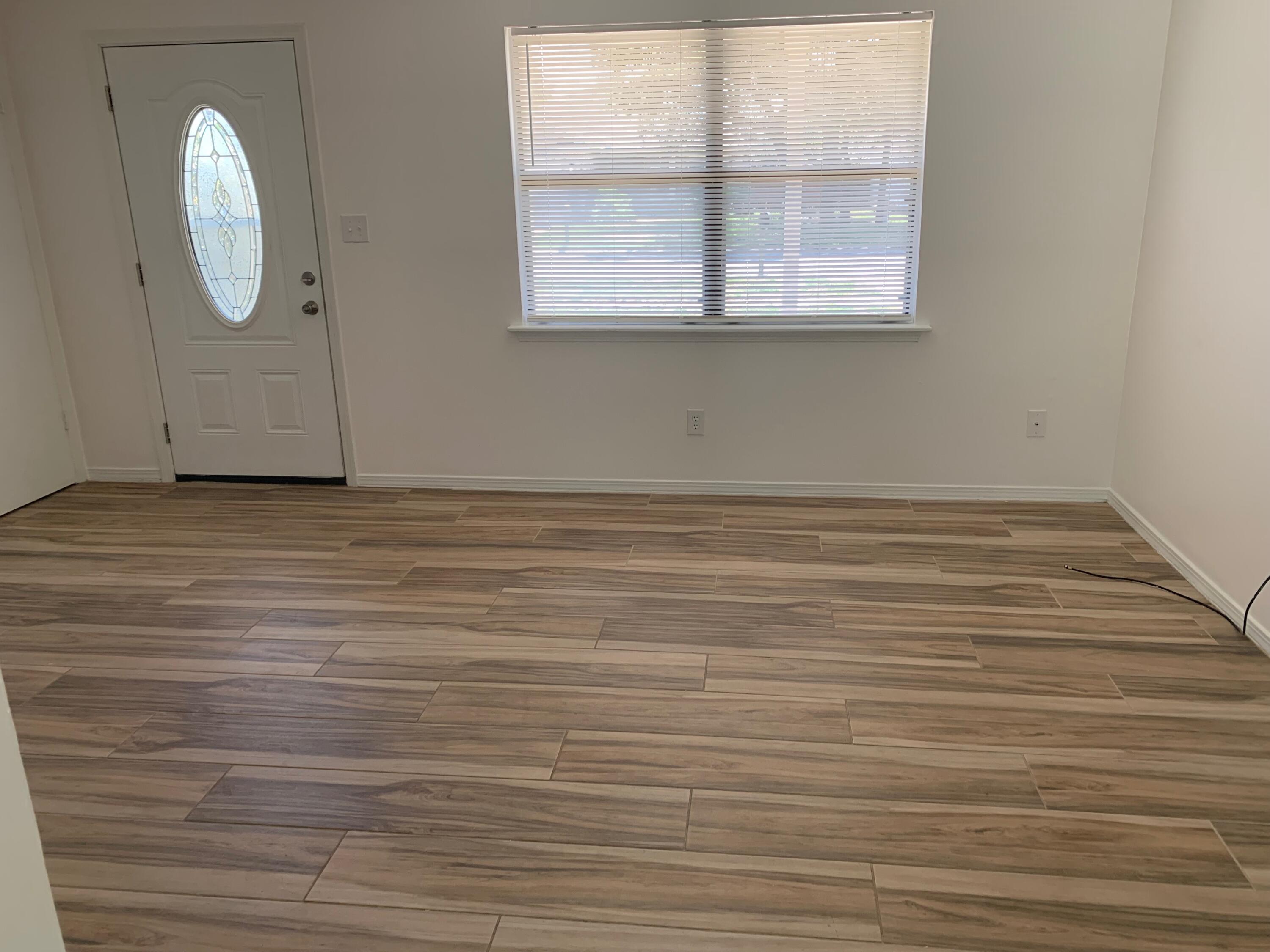 CHATEAU PRES DE LA MER - Residential Lease