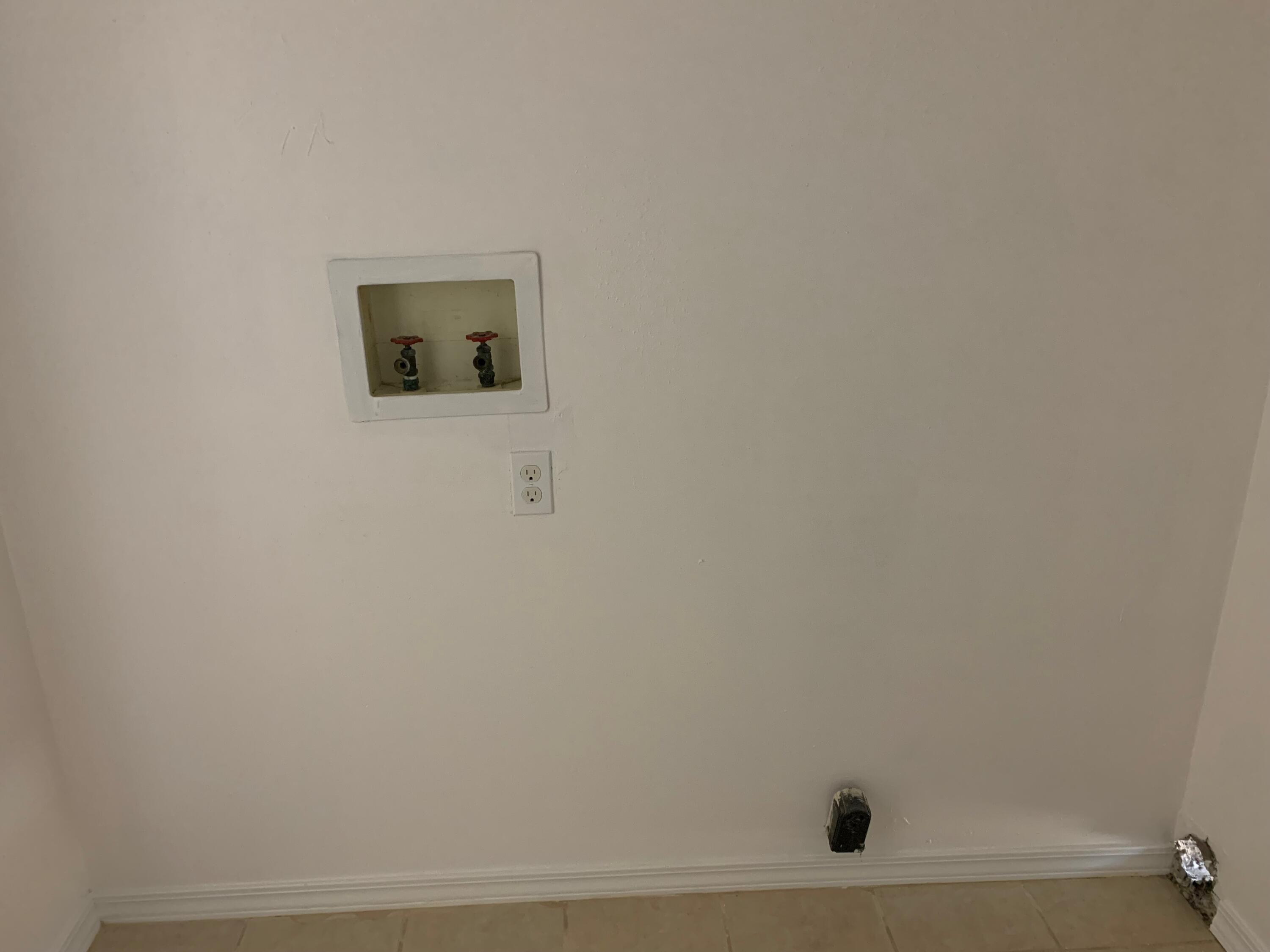 CHATEAU PRES DE LA MER - Residential Lease