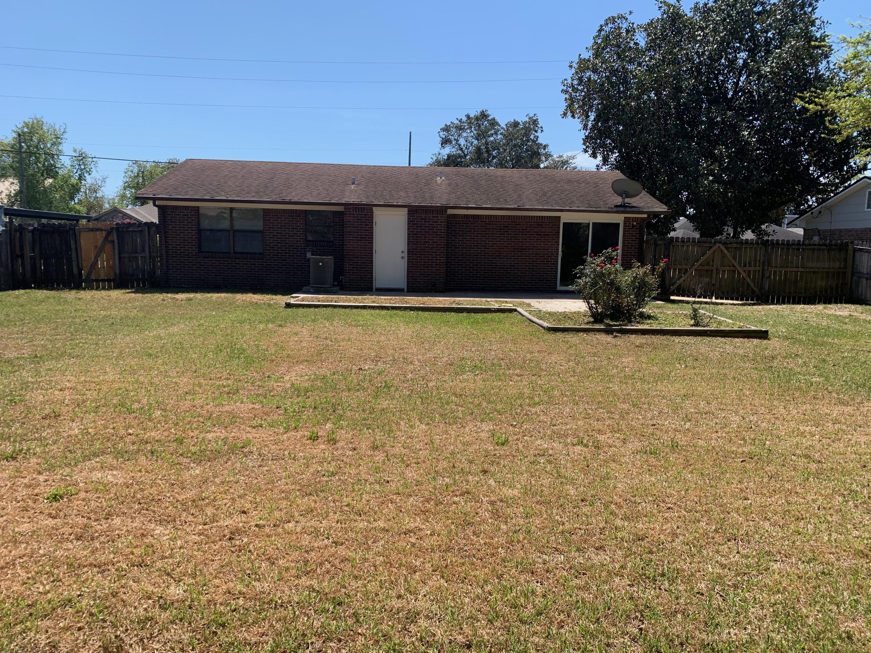 CHATEAU PRES DE LA MER - Residential Lease