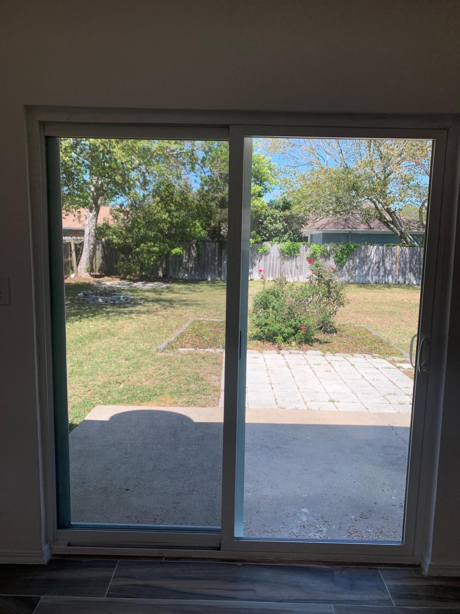 CHATEAU PRES DE LA MER - Residential Lease