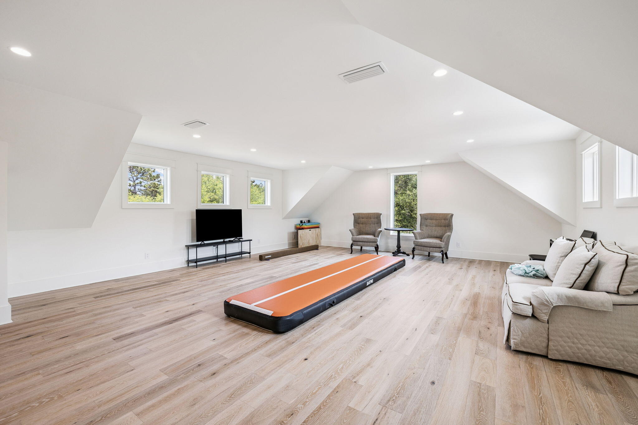 BURNT PINE - Residential