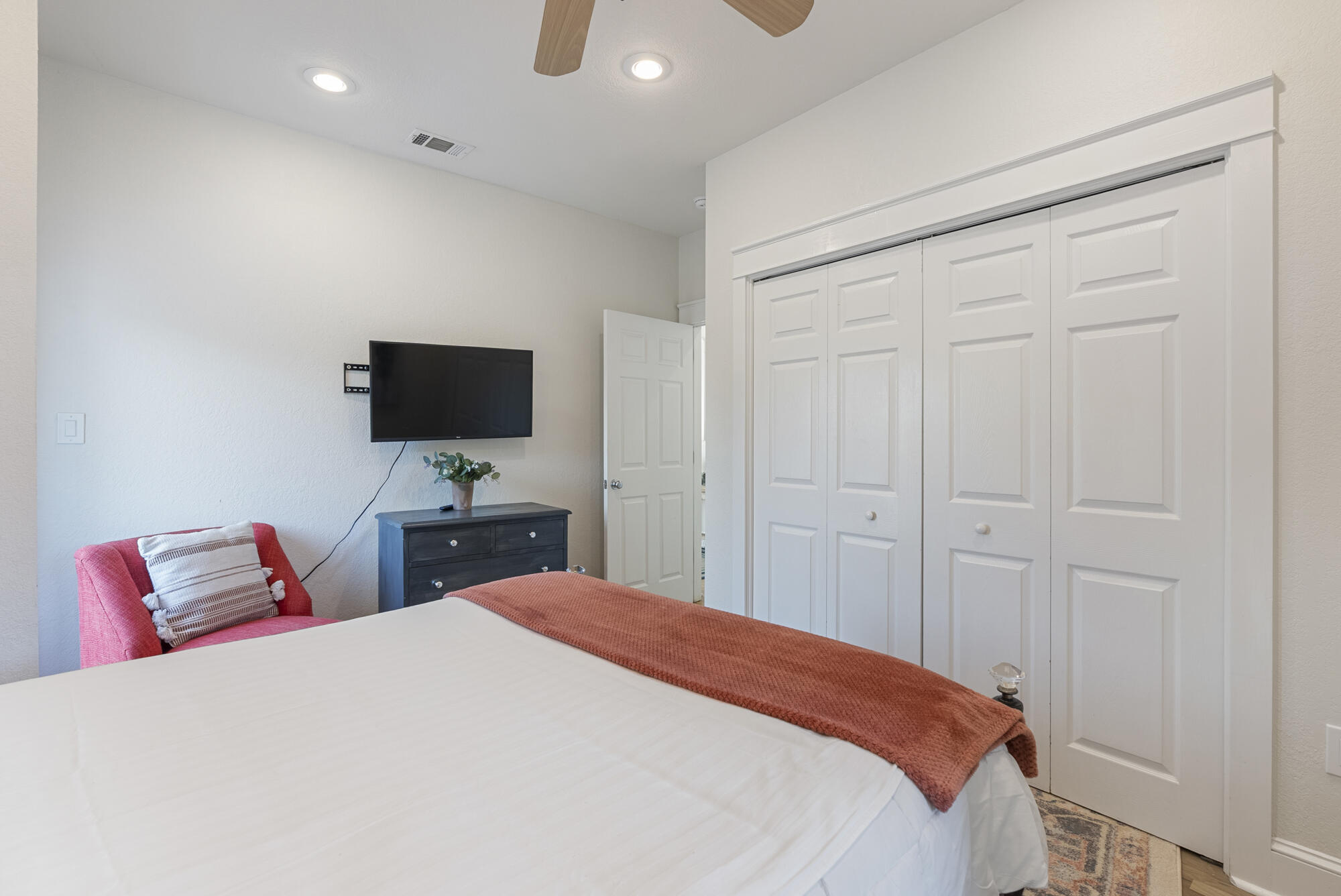 EASTERN LAKE ESTATES - Residential