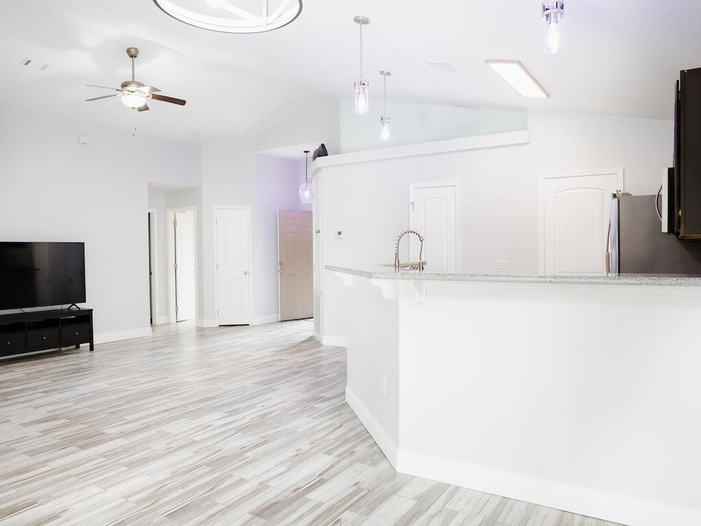 NAVARRE S/D 2ND ADDN - Residential Lease