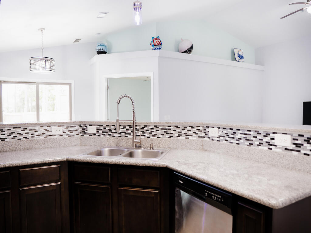 NAVARRE S/D 2ND ADDN - Residential Lease