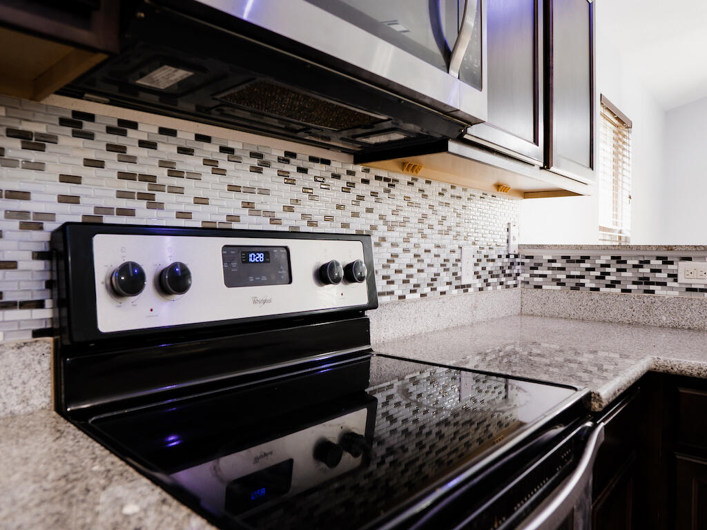 NAVARRE S/D 2ND ADDN - Residential Lease