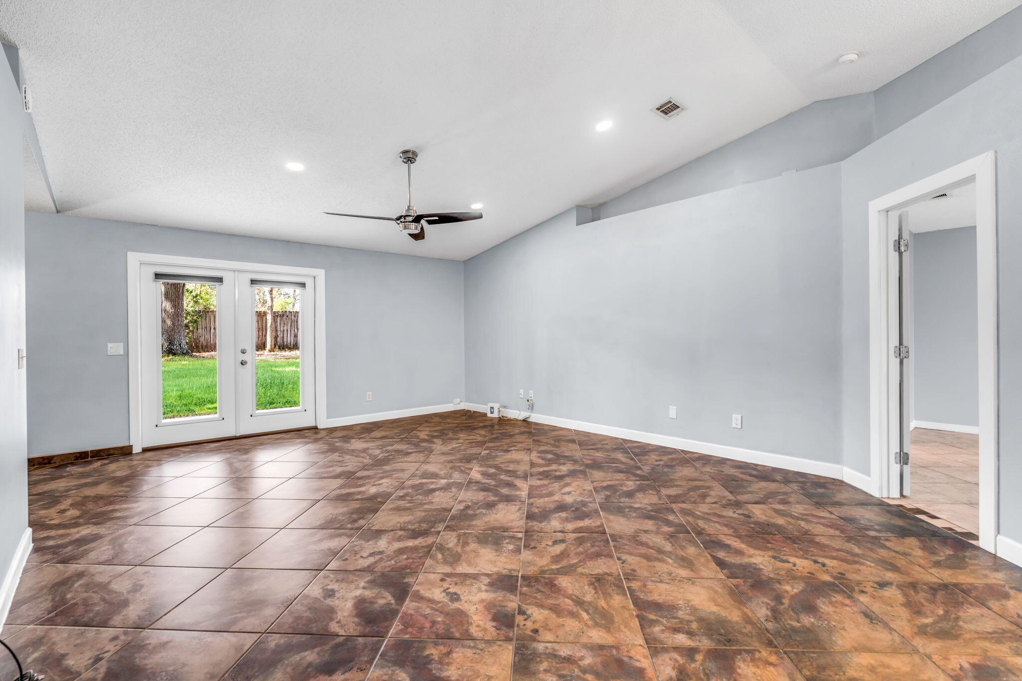 COUNTRY BREEZE ESTATES - Residential