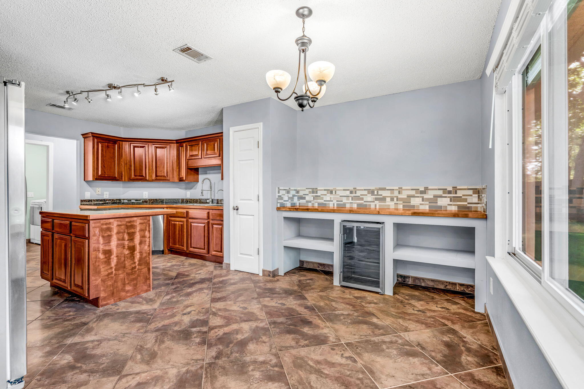 COUNTRY BREEZE ESTATES - Residential