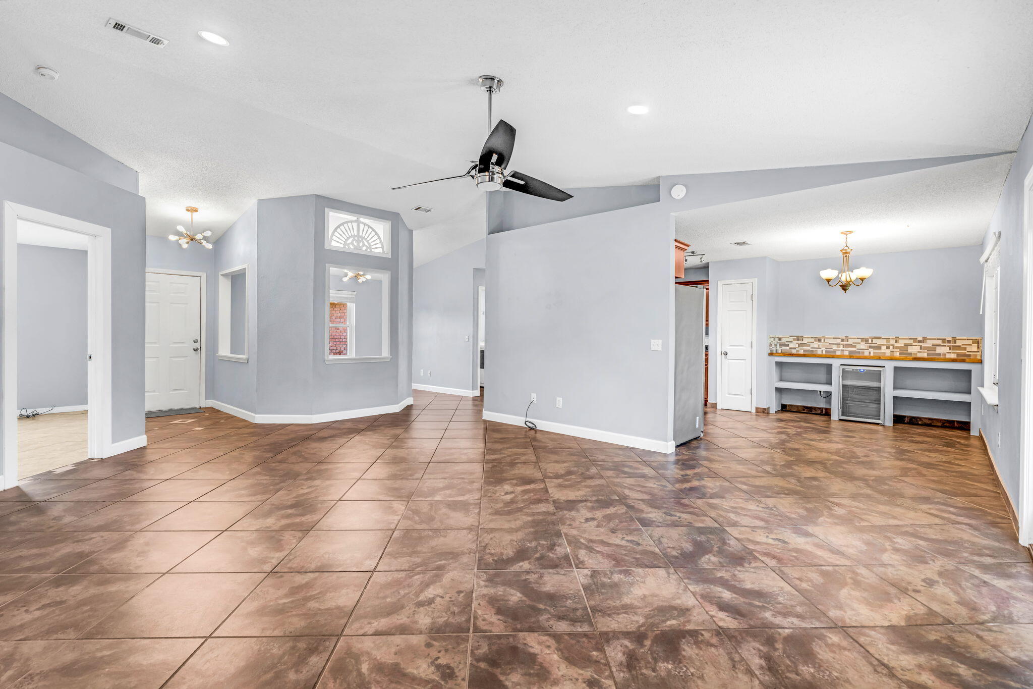 COUNTRY BREEZE ESTATES - Residential