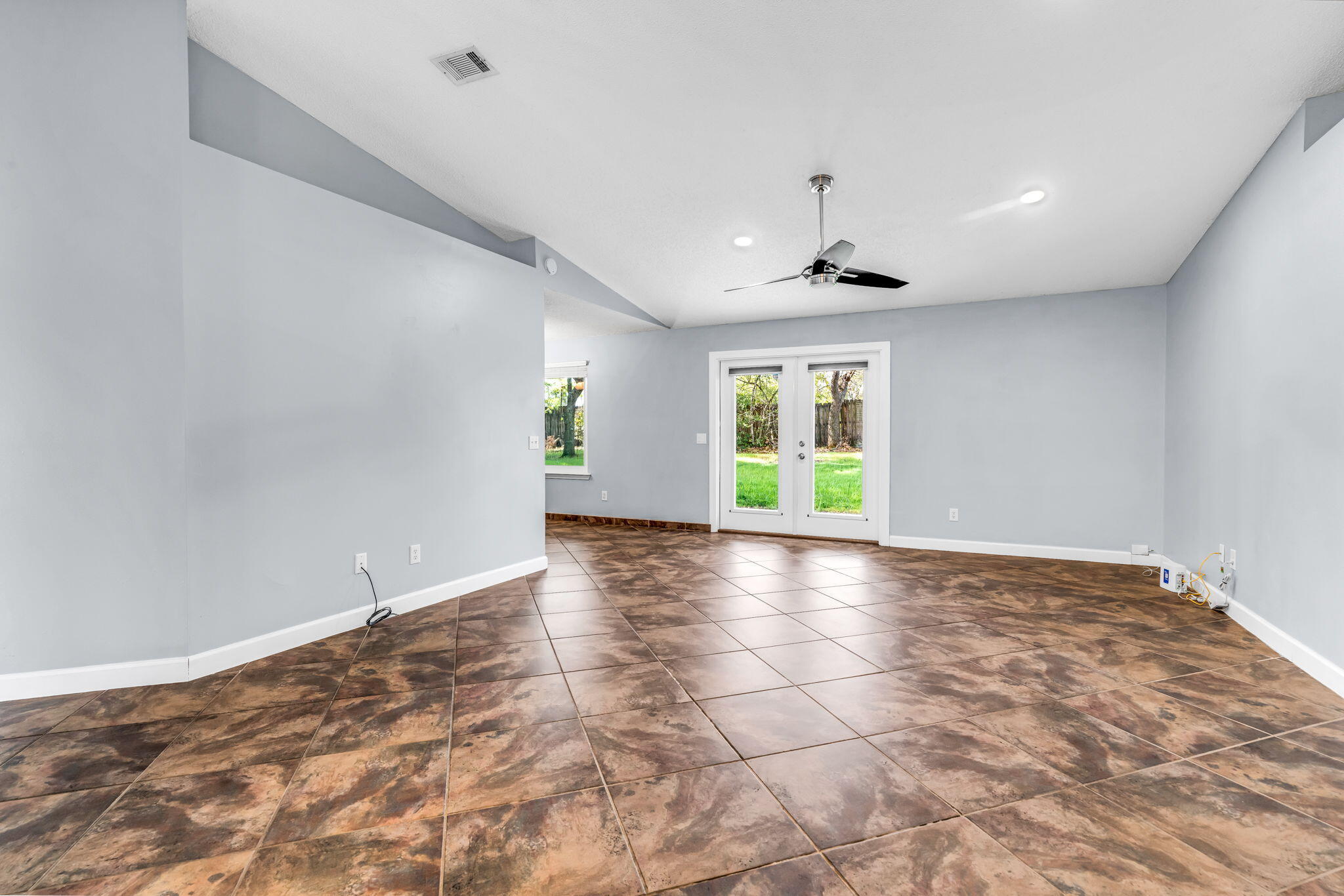 COUNTRY BREEZE ESTATES - Residential